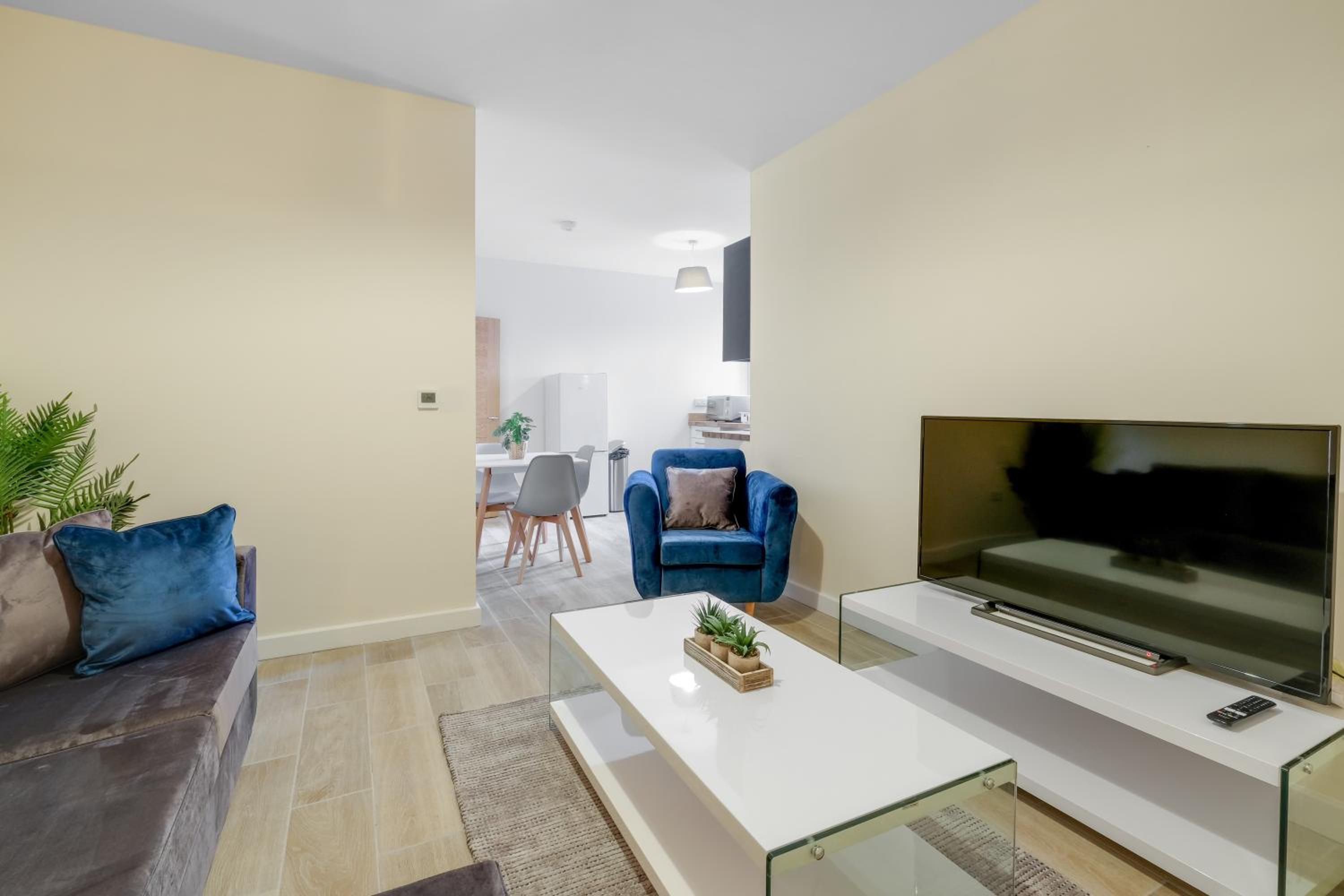 One-Bedroom Apartment photo 2