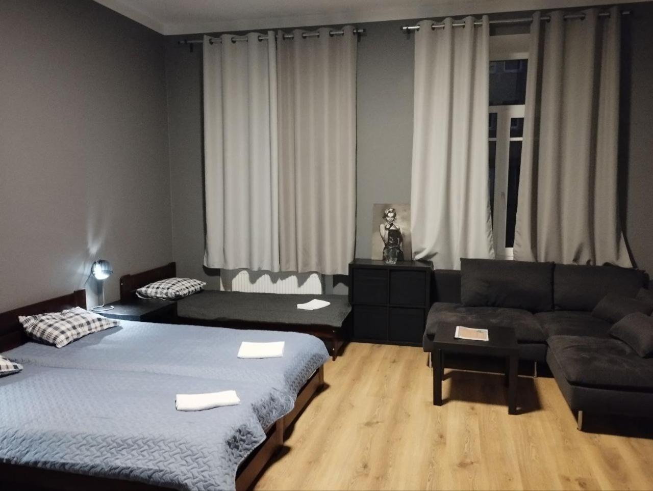 Standard Family Room - Photo 3