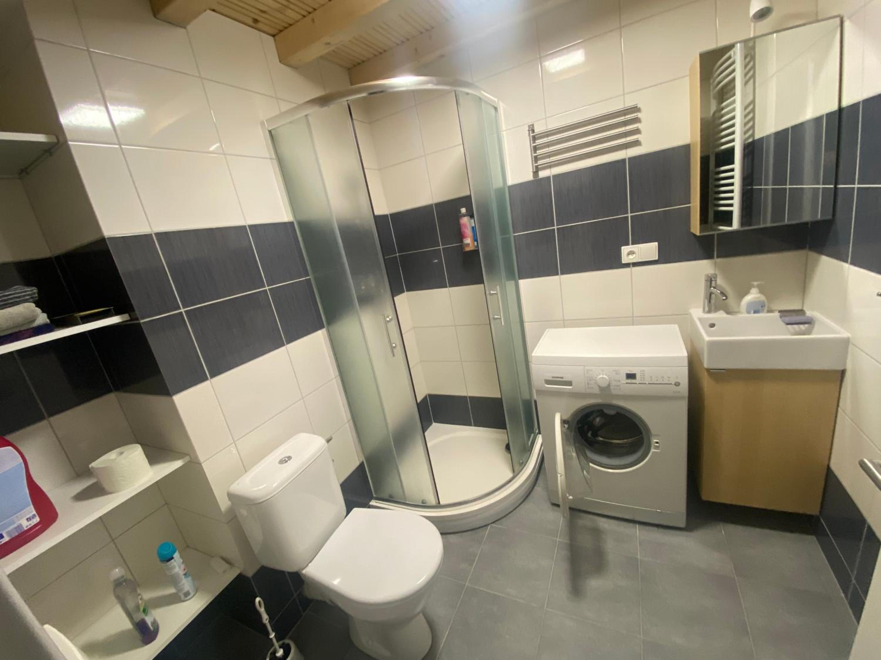 One-Bedroom Apartment - Photo 15