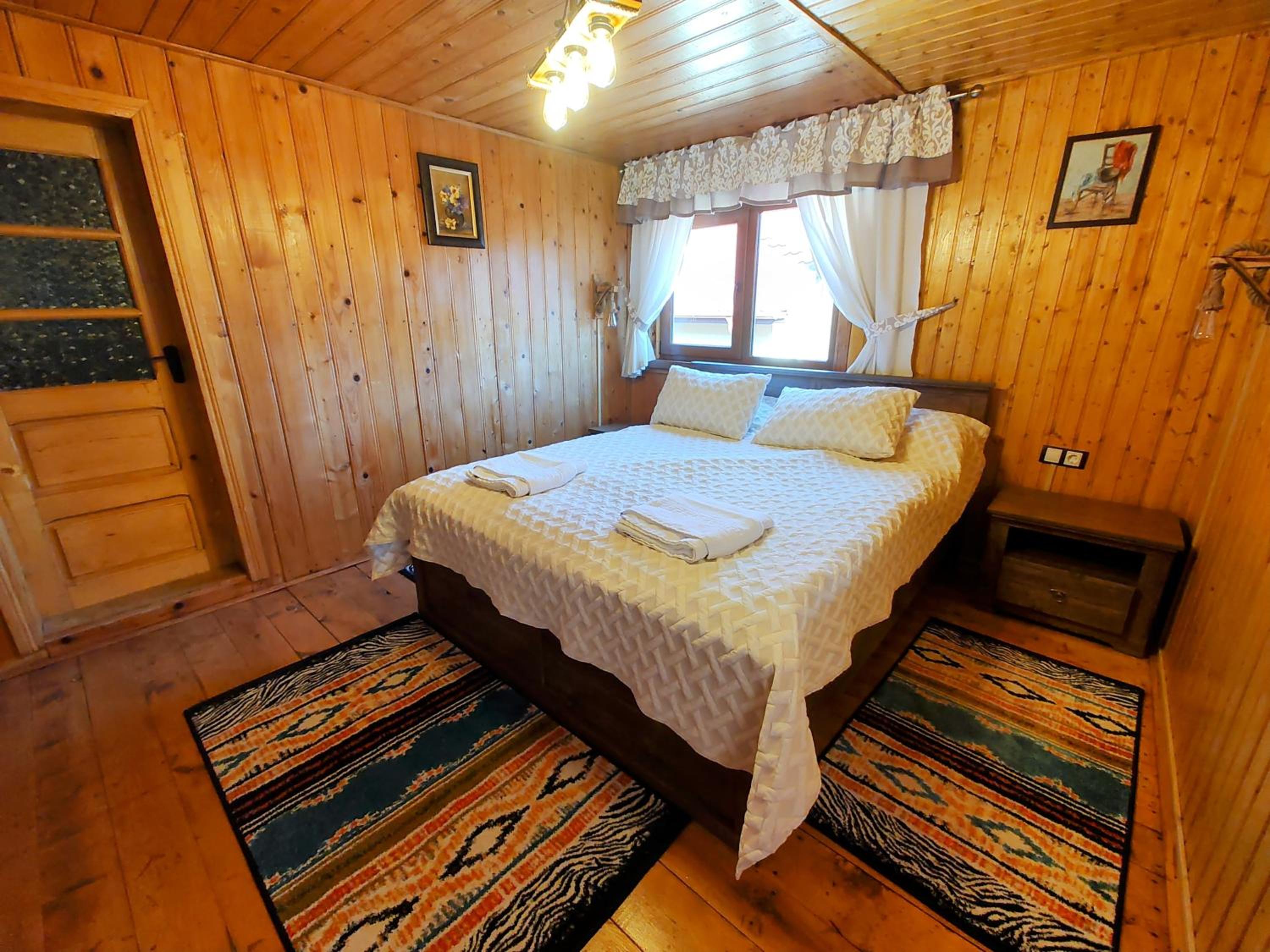 Five-Bedroom House photo 1