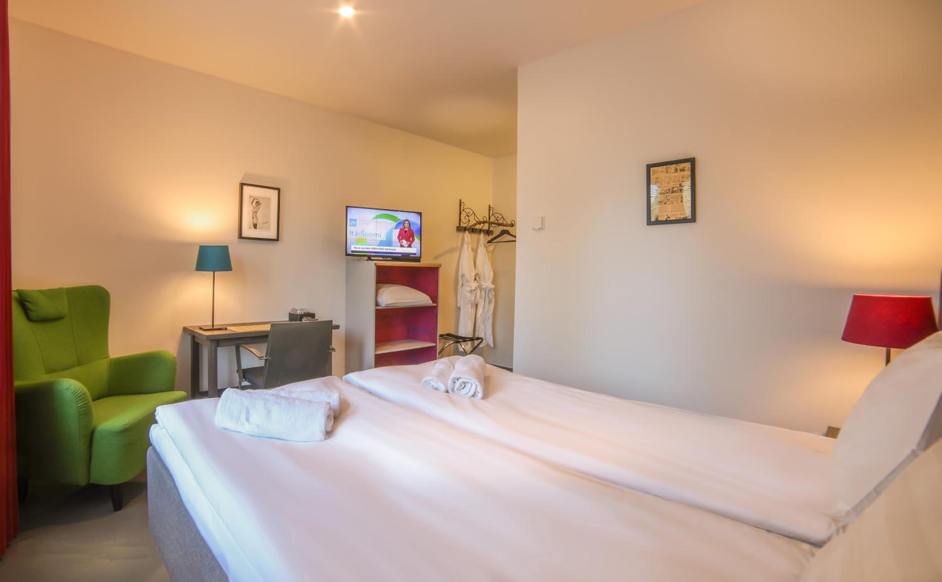 Double or Twin Room - Photo 7