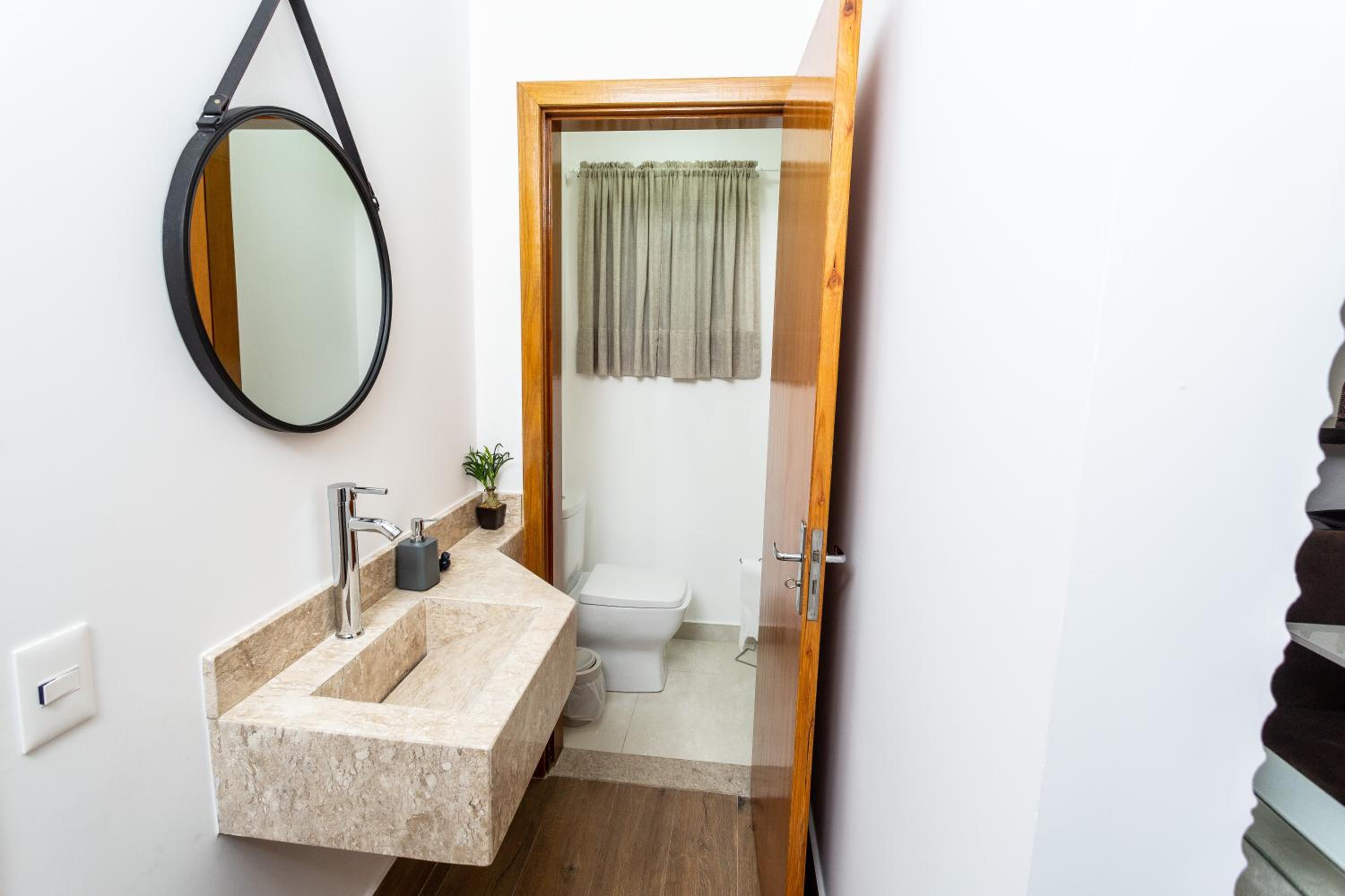 Studio Apartment - Photo 22