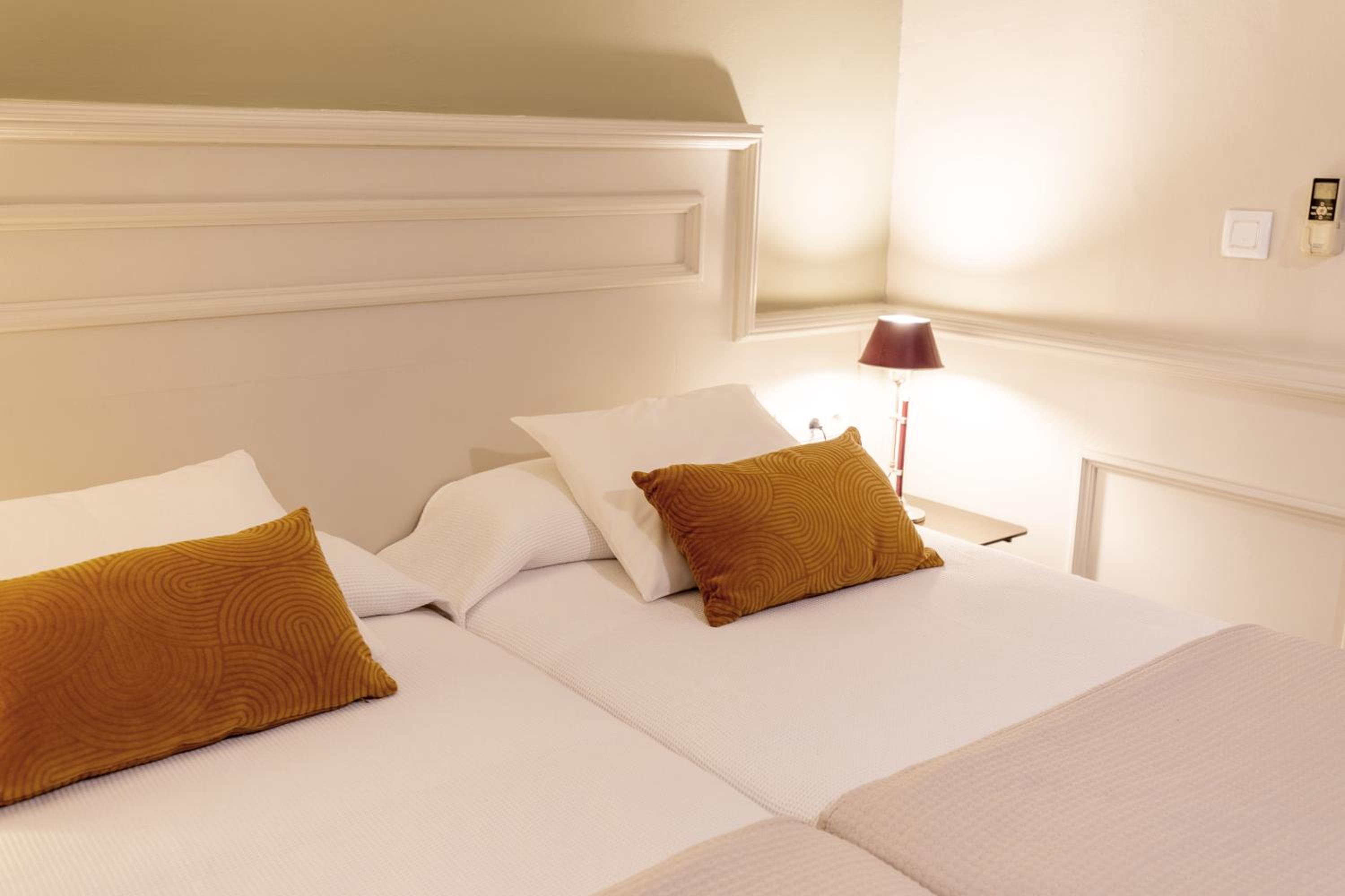 Double or Twin Room - Photo 2