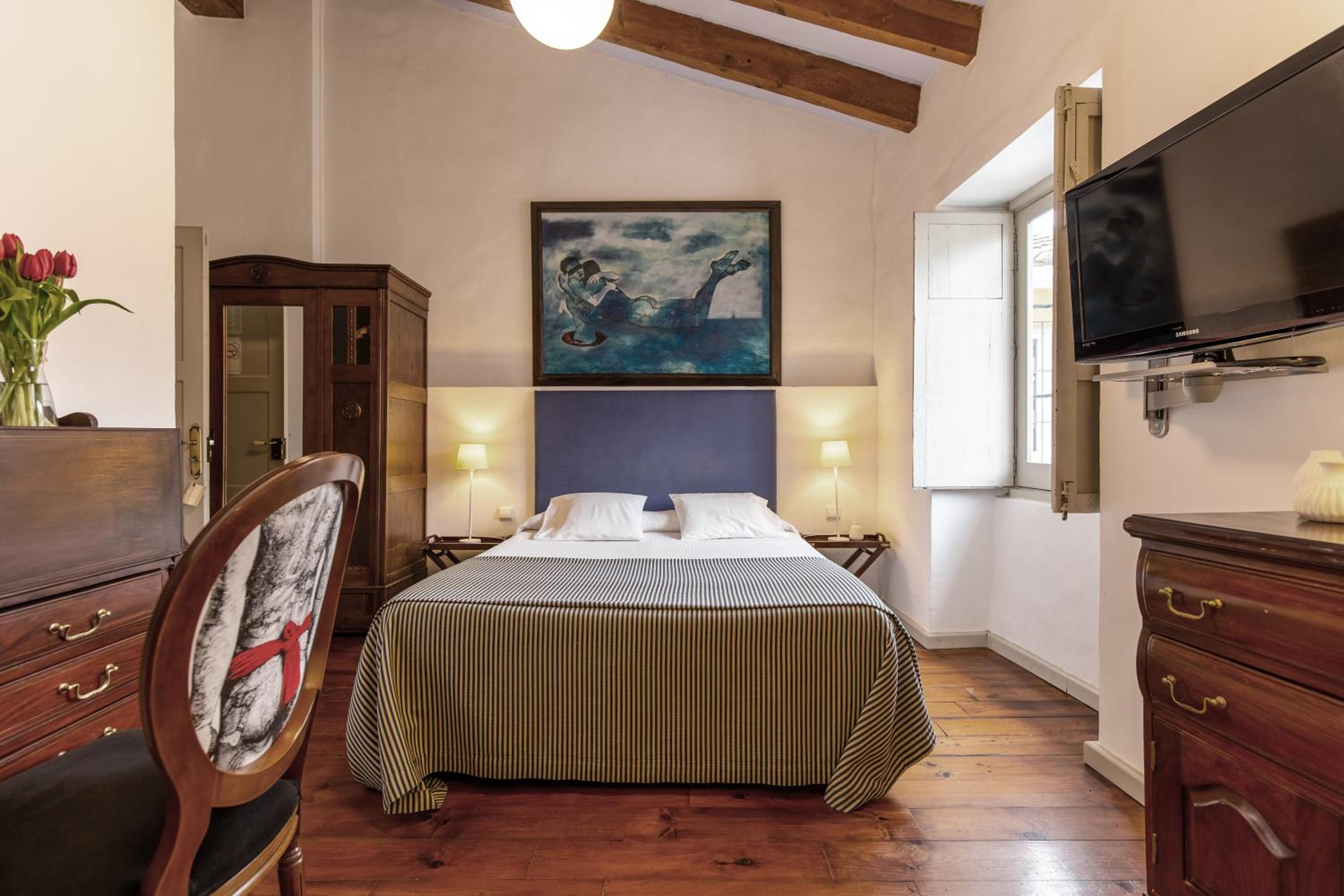Double or Twin Room - Photo 11