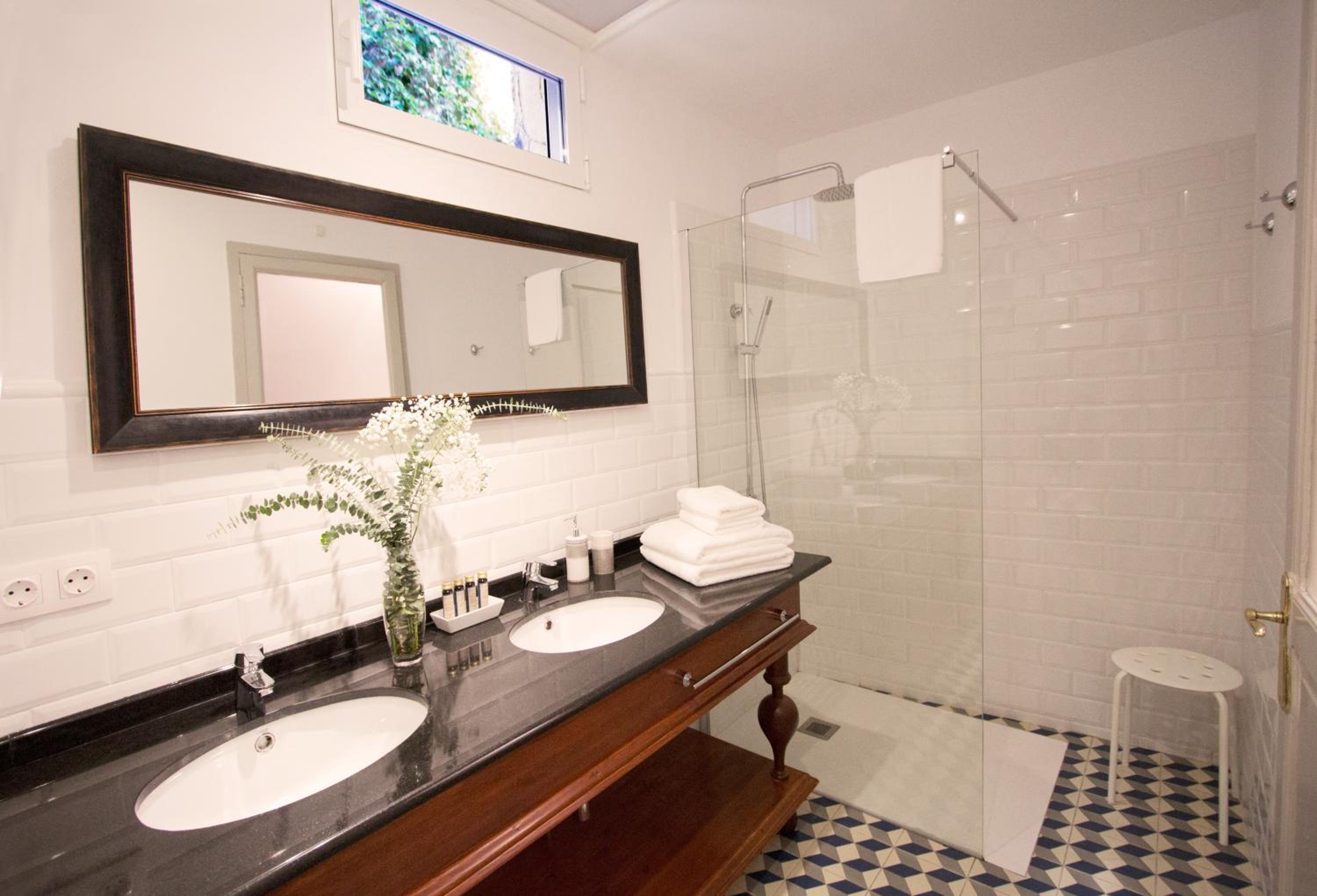 Family Room - Photo 10