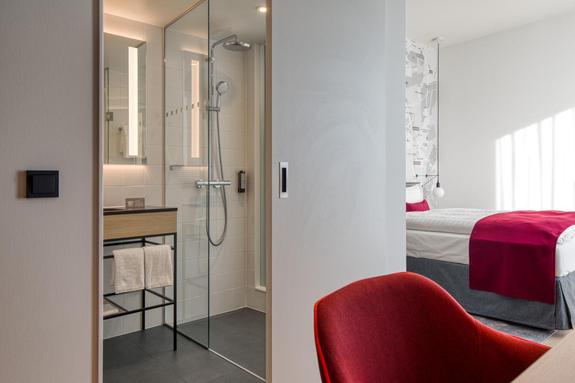 Superior Deluxe Double or Twin Room thumbnail 5