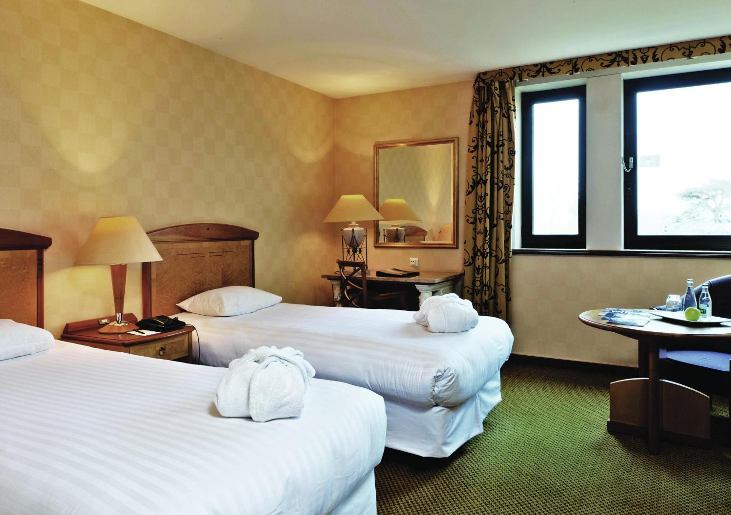 Club Twin Room - Photo 6