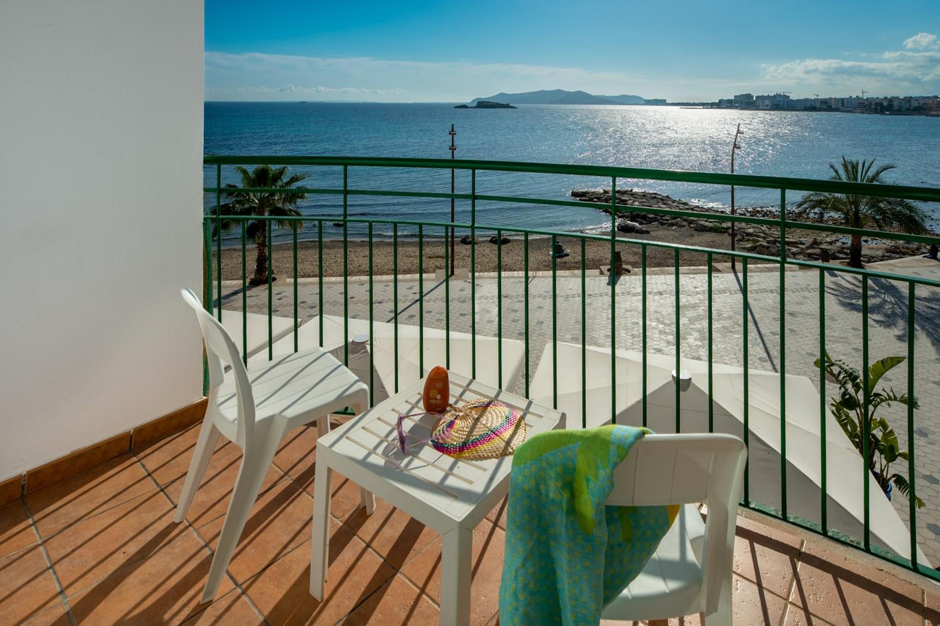 Twin Room with Sea View - Photo 2