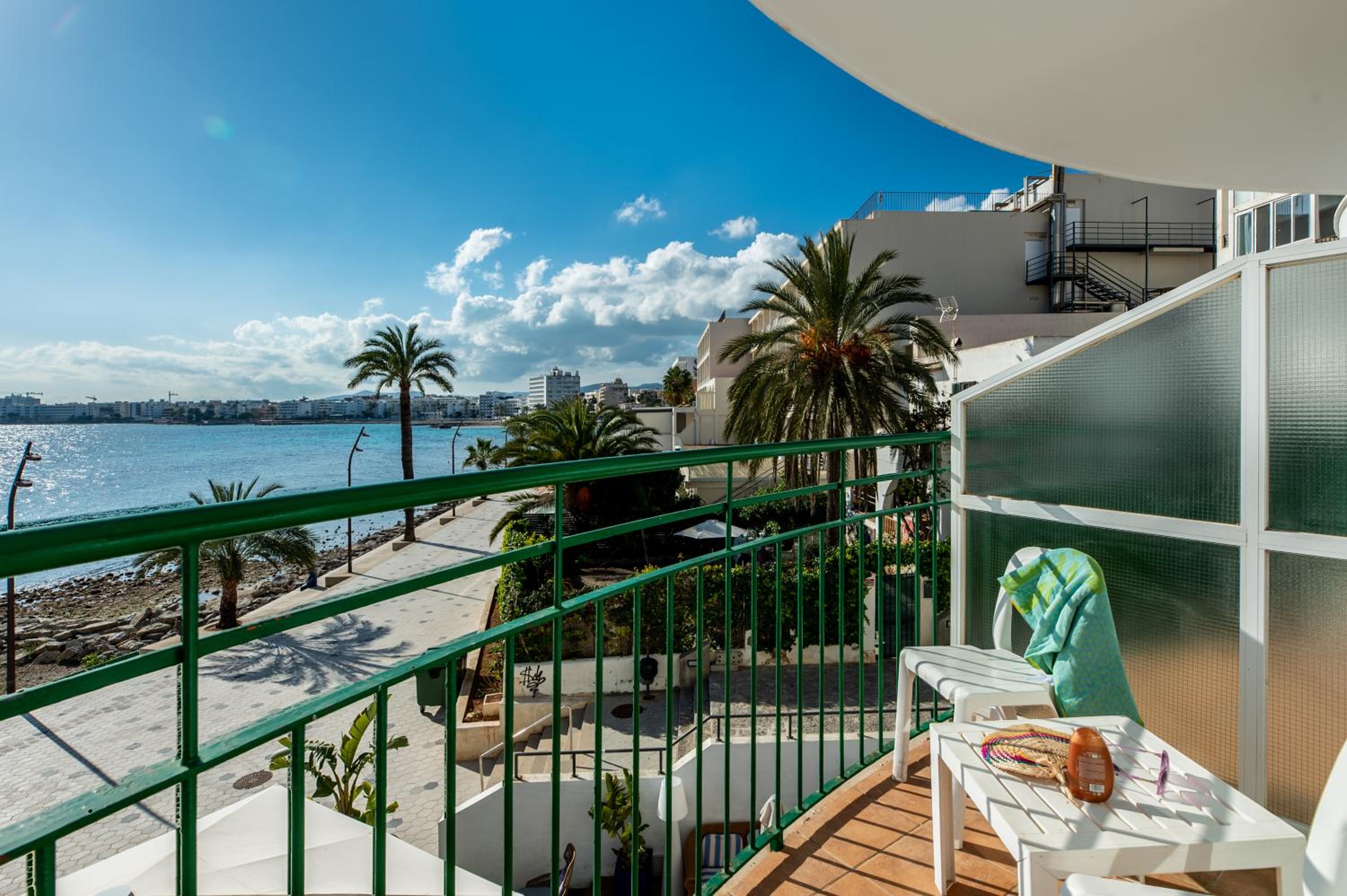 Twin Room with Sea View - Photo 4