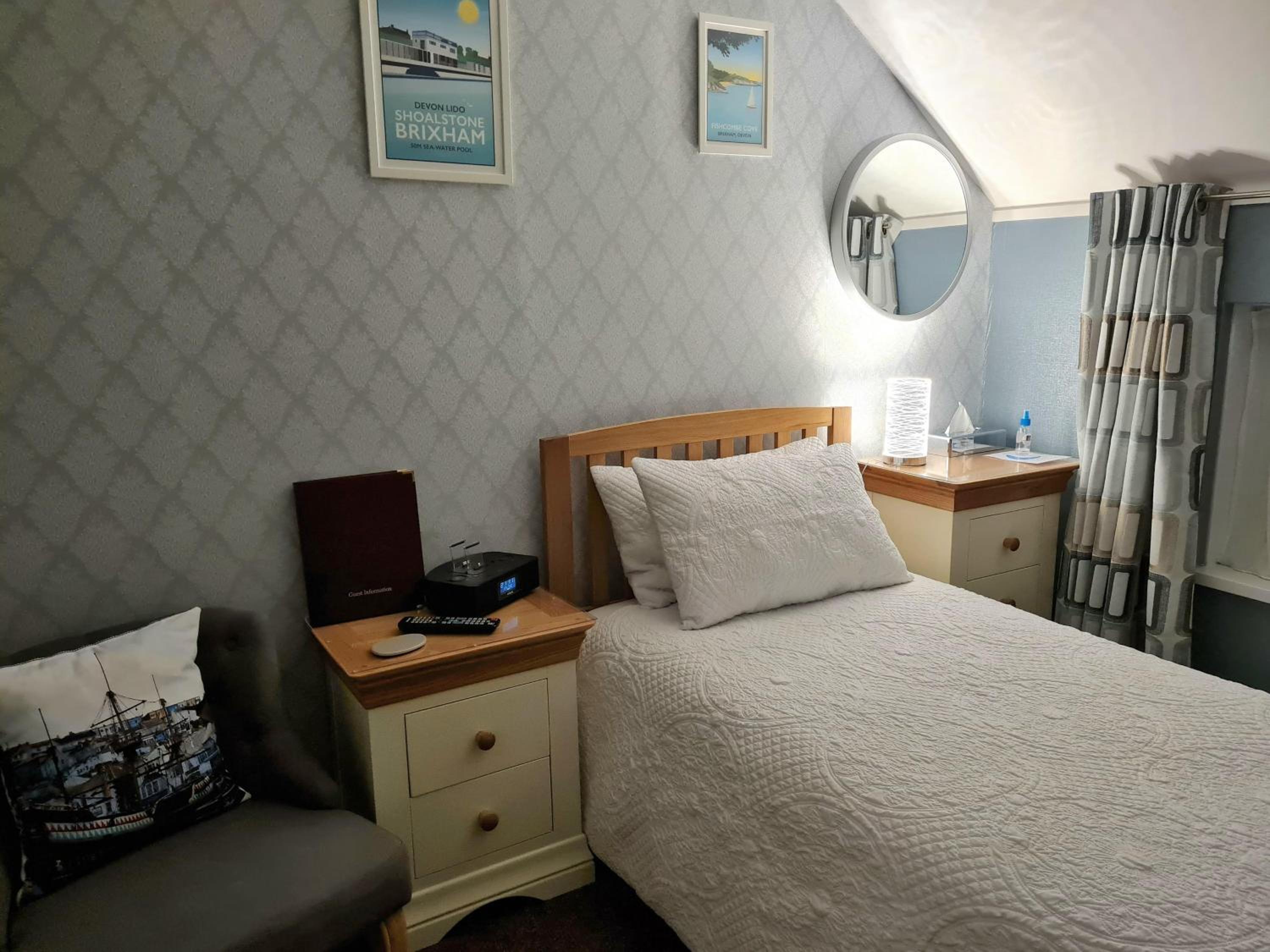 Single Room with Private External Bathroom