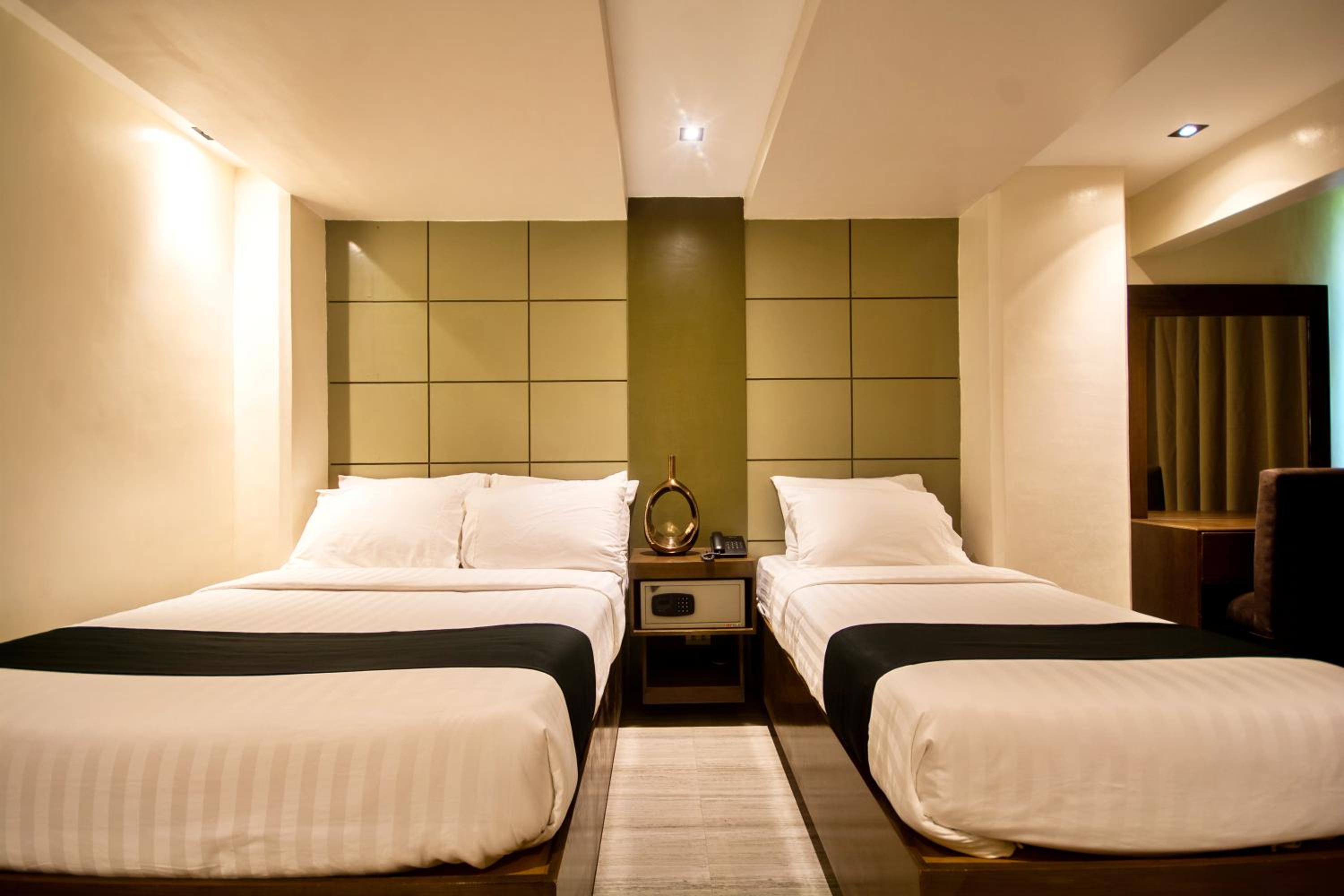 Standard Twin Room - Photo 6
