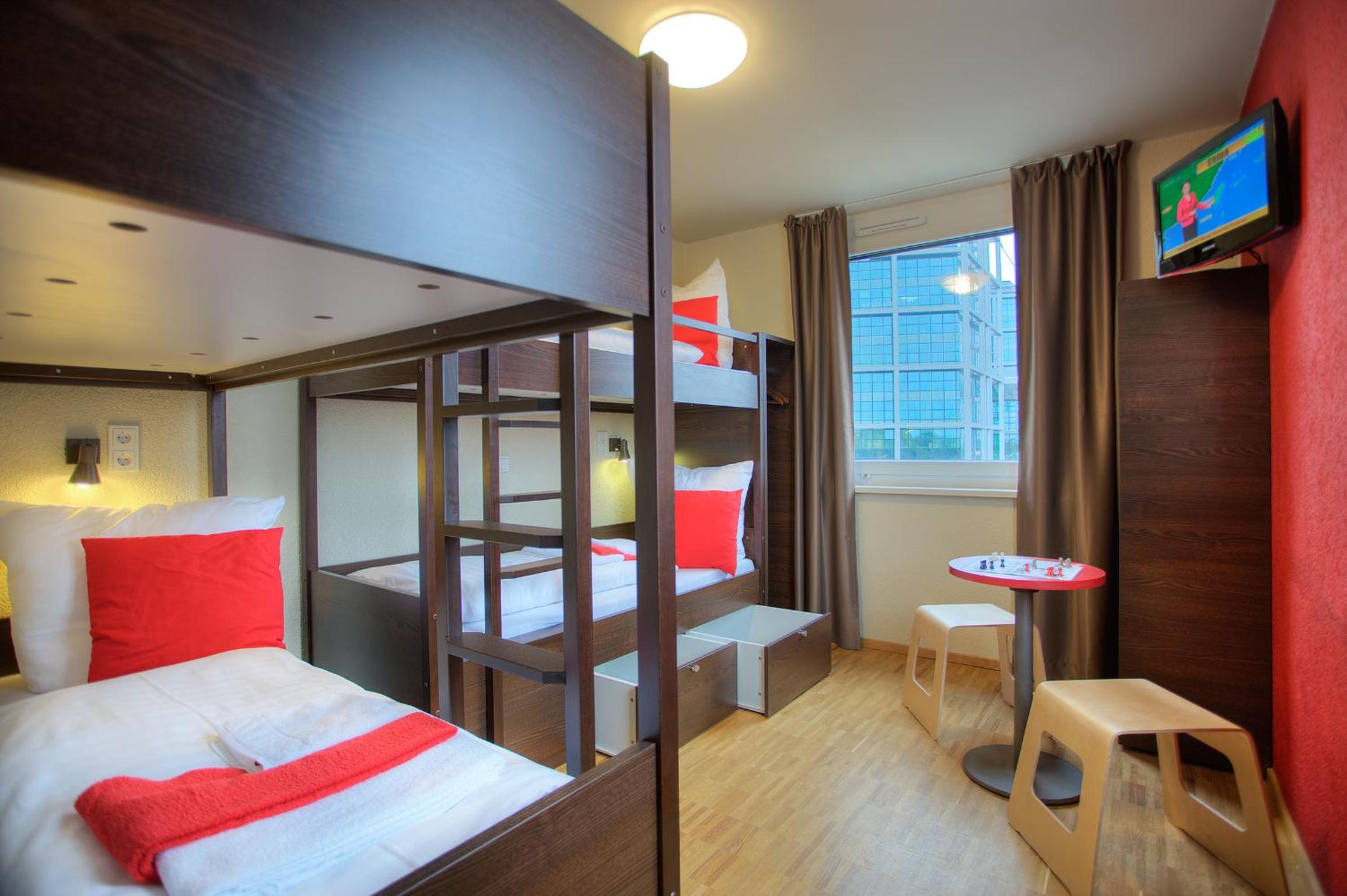 Bed in 4-Bed Mixed Dormitory Room photo 2
