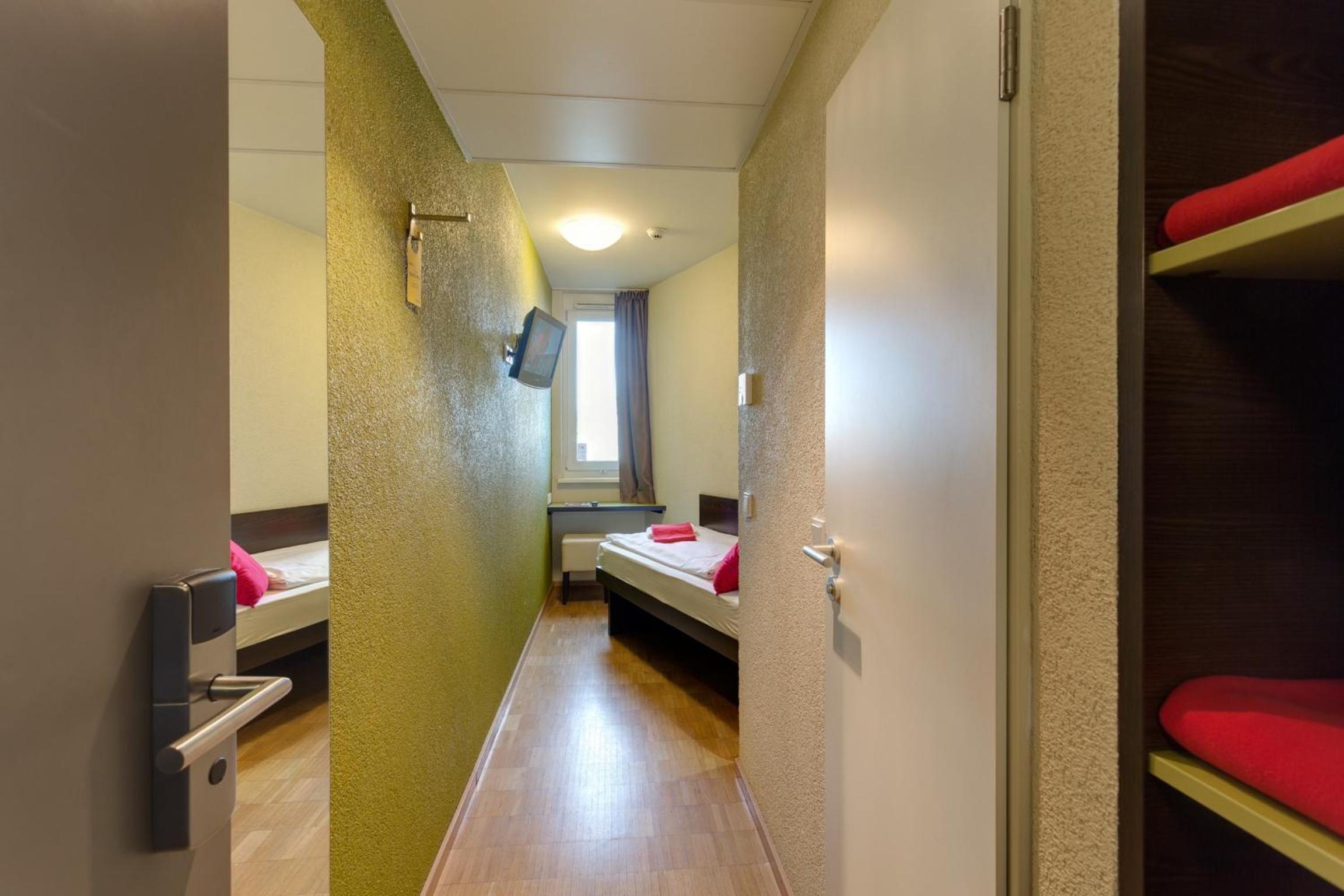 Single Room photo 3