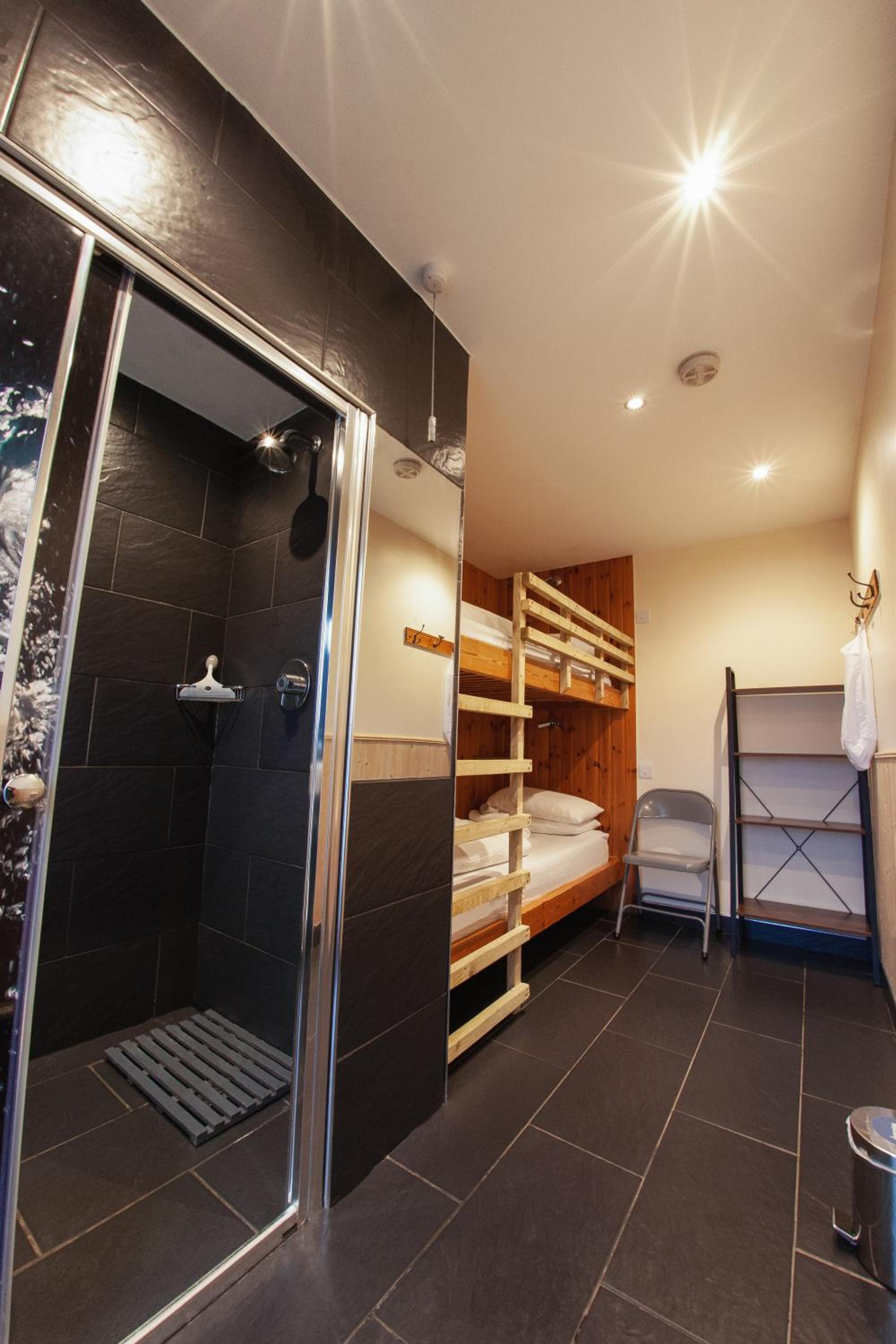 Twin Room - Photo 9