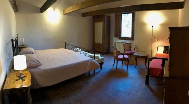 Six-Bedroom House photo 1