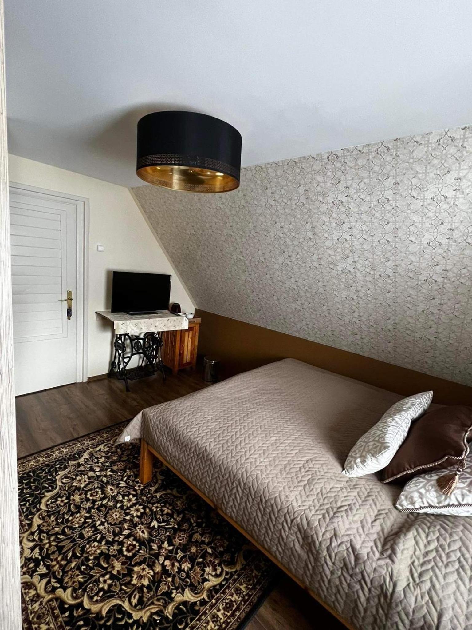 Large Double Room - Photo 2