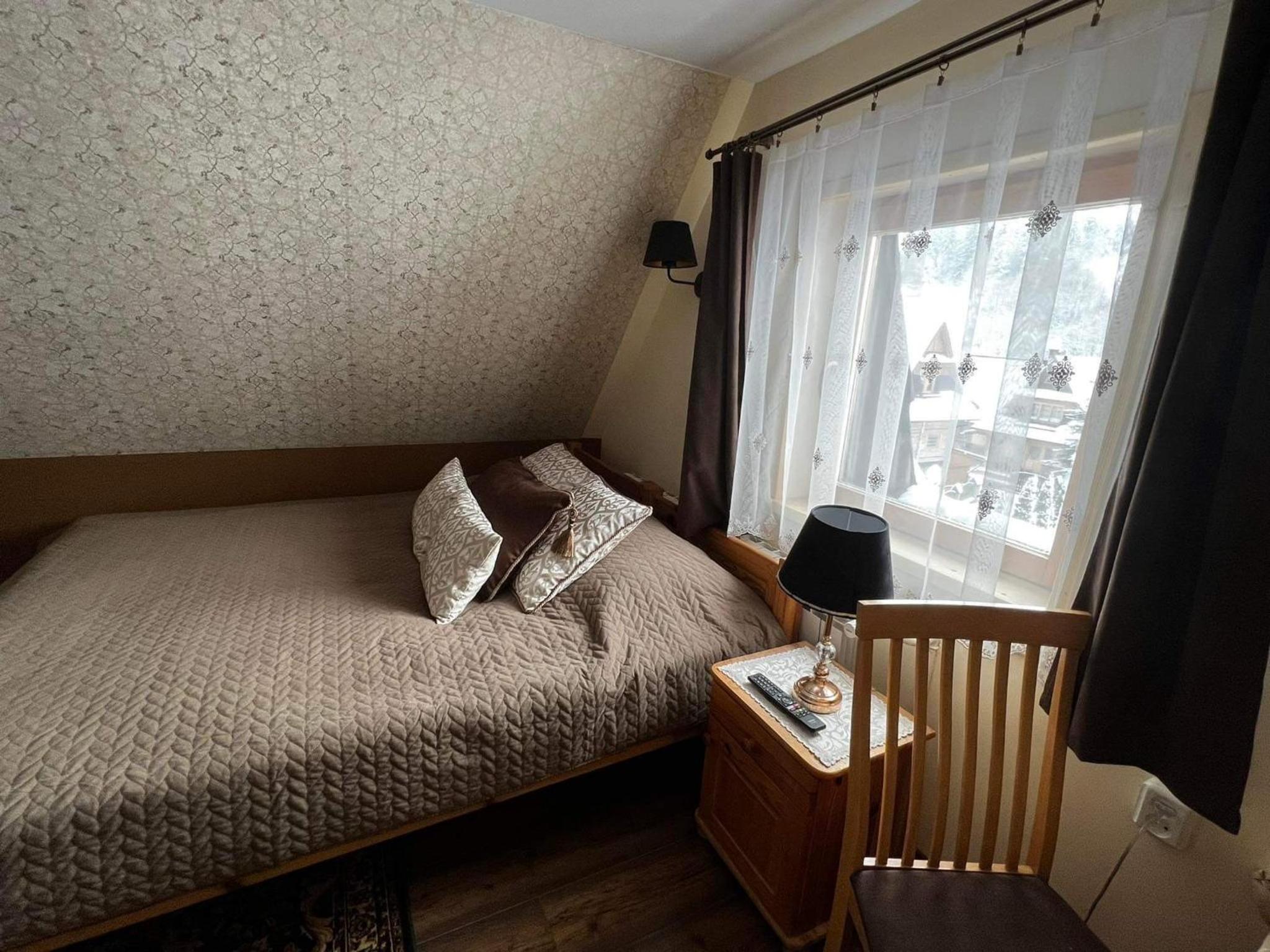 Large Double Room - Photo 3