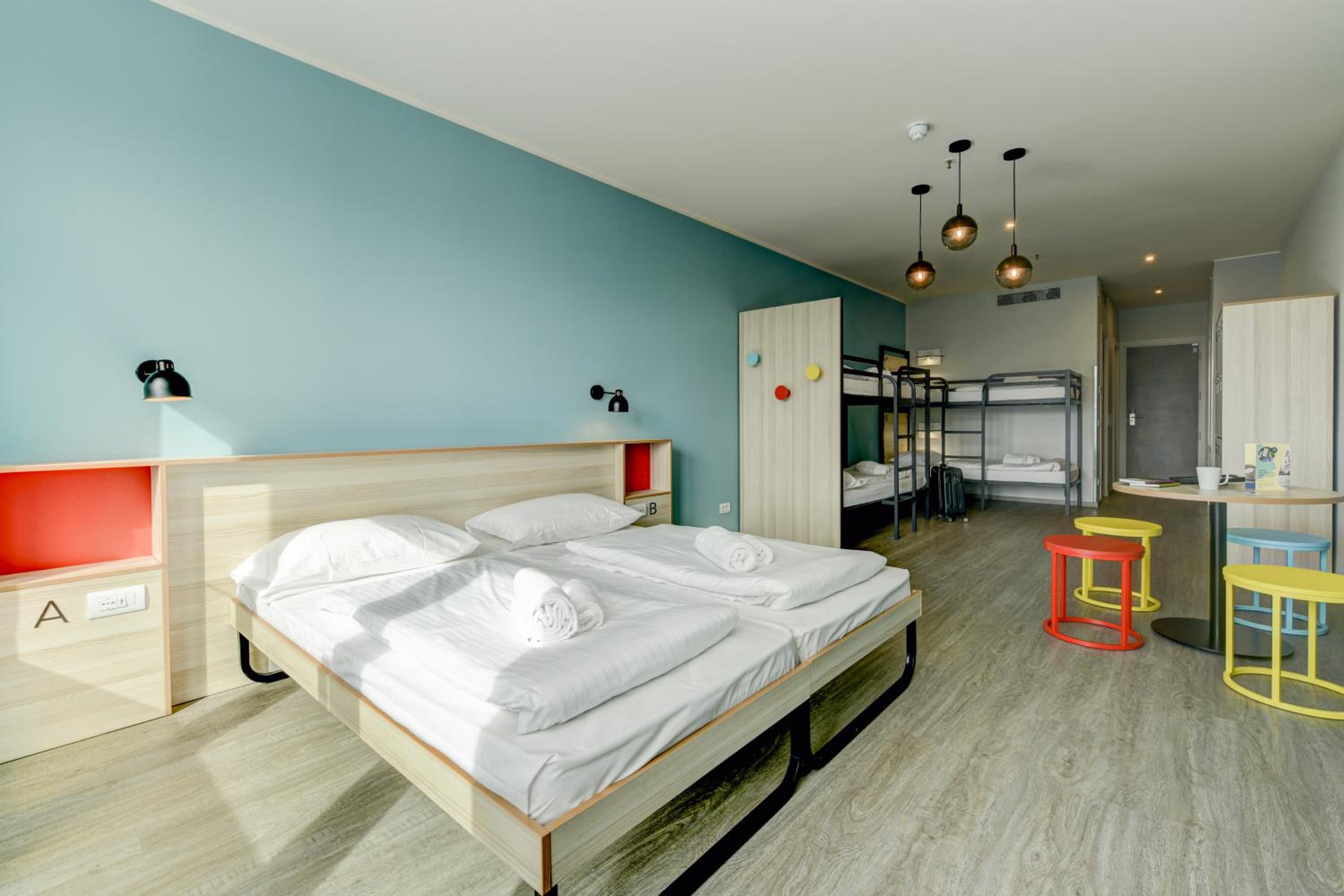 6-Bed Room