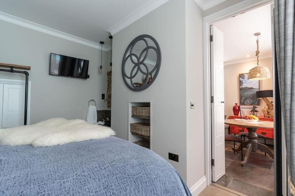 One-Bedroom Apartment photo 3