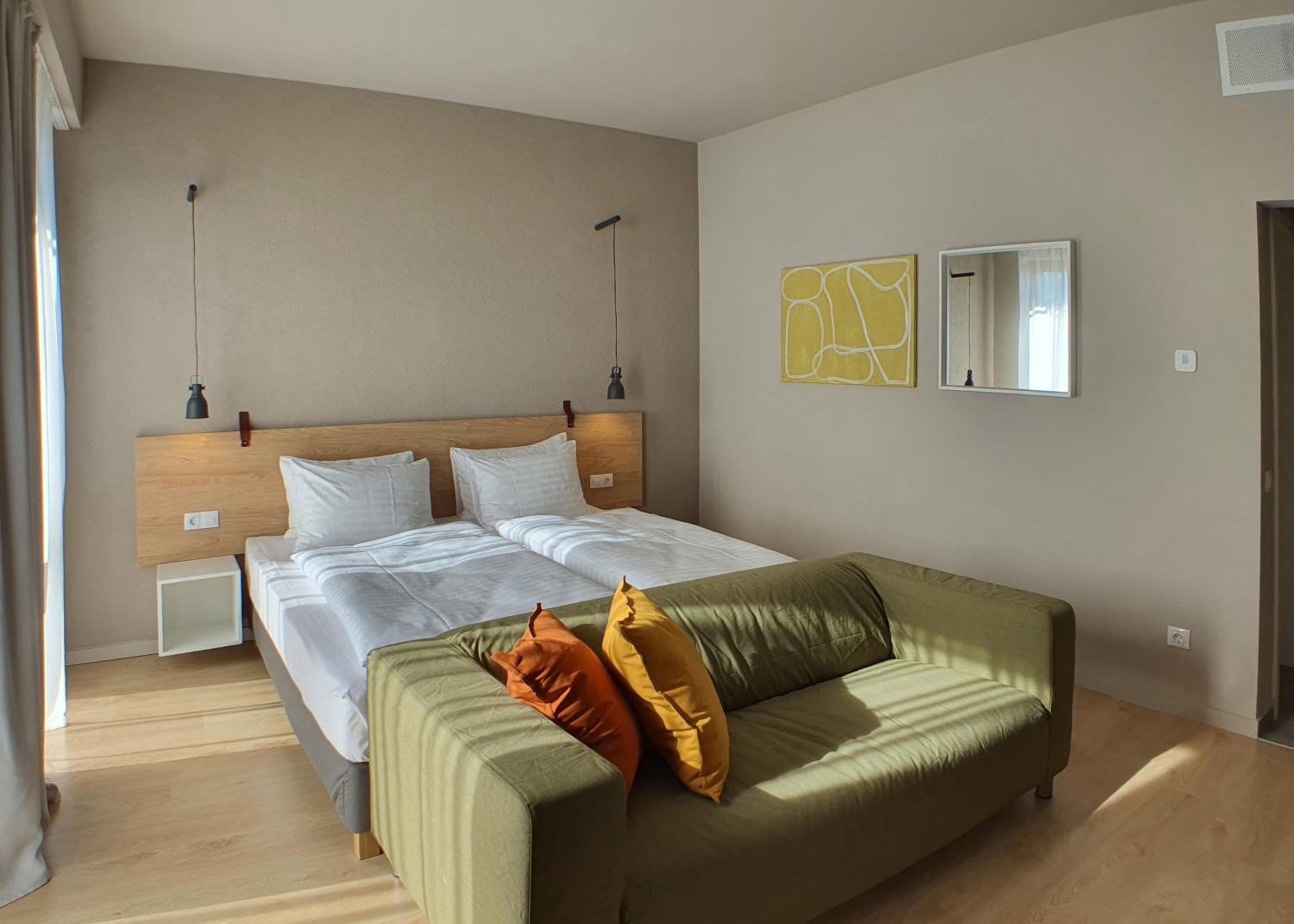 Deluxe Room (2 Adults + 1 Child)