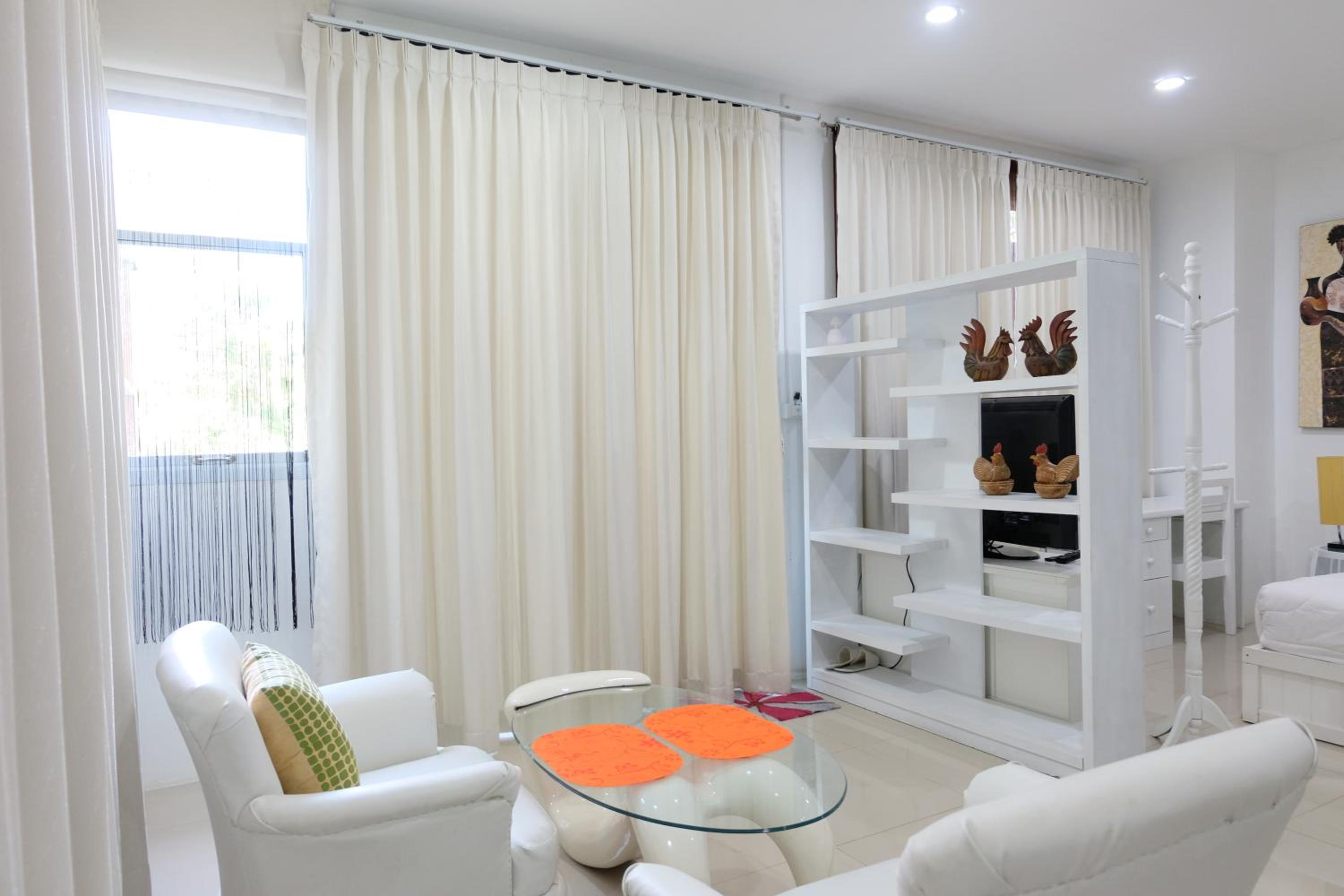 Deluxe King Room with Terrace - Photo 21