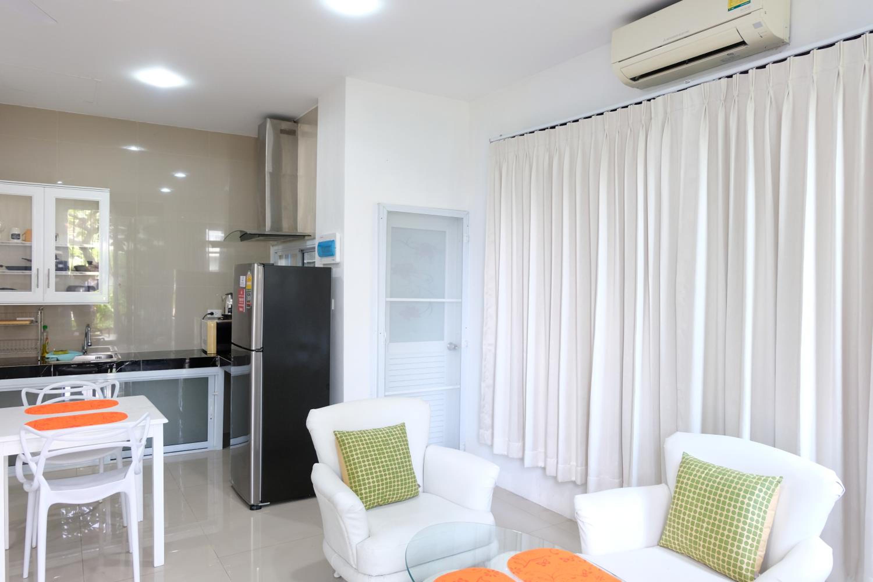 Deluxe King Room with Terrace - Photo 17
