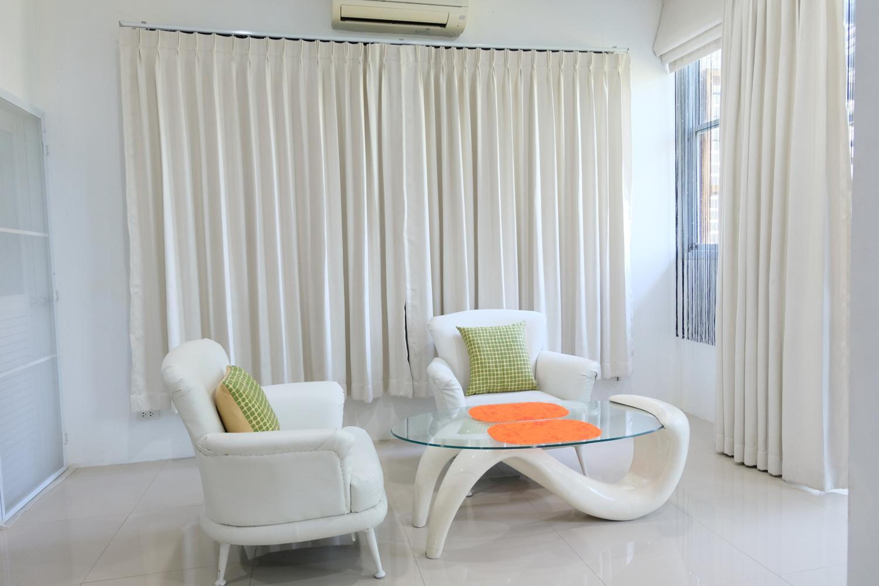 Deluxe King Room with Terrace - Photo 16