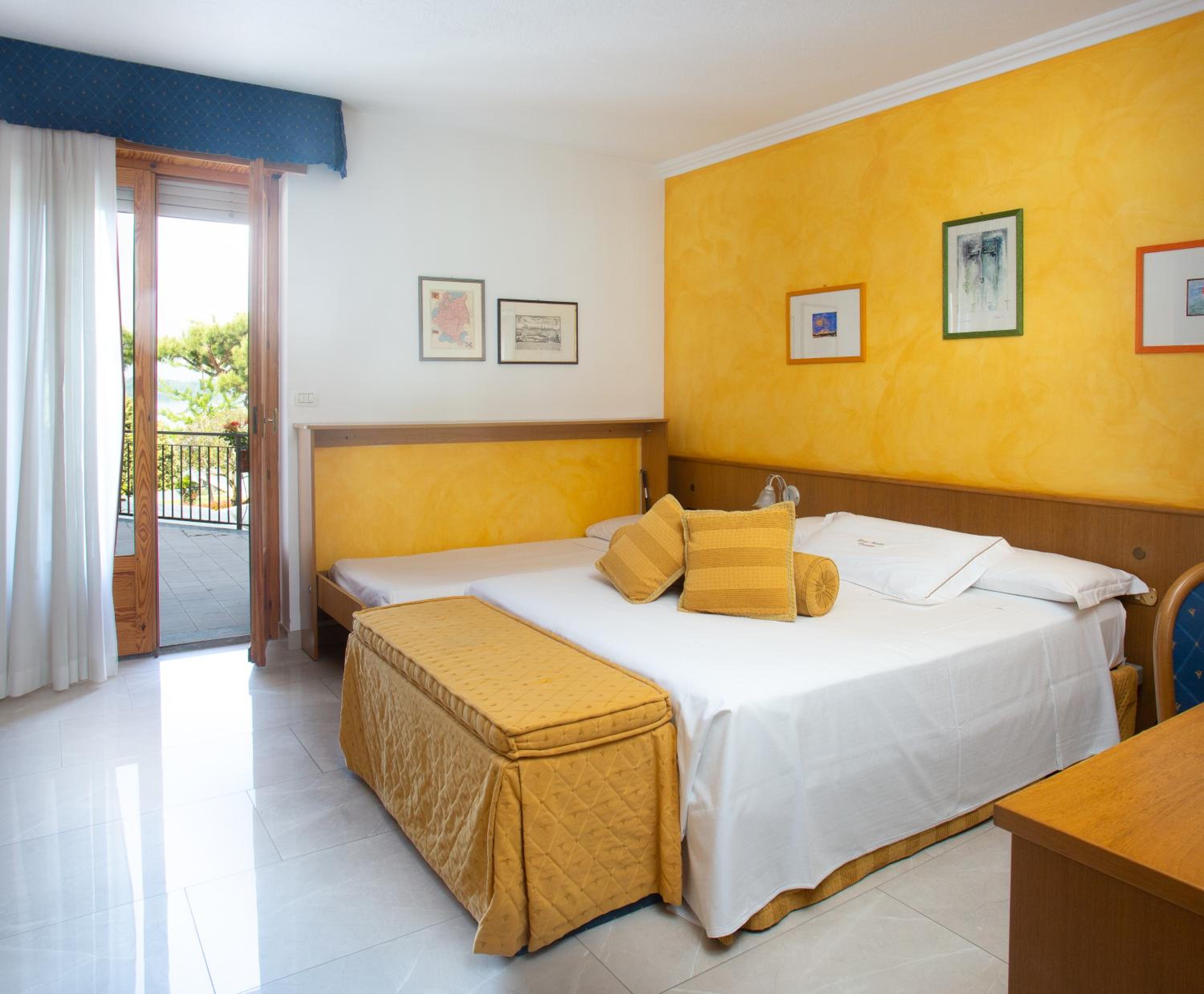 Superior Triple Room photo 2