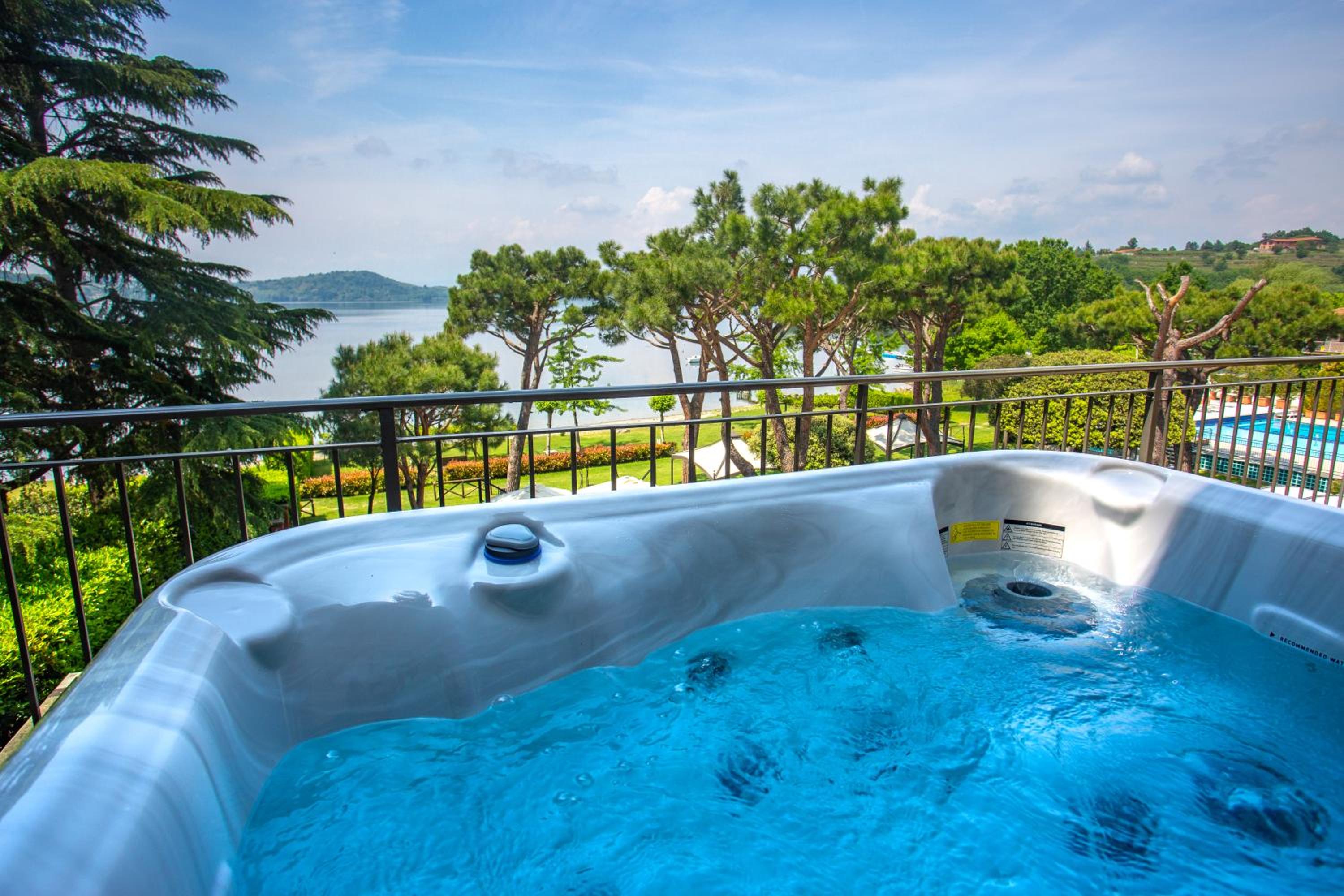 Deluxe Suite with Spa Bath photo 2