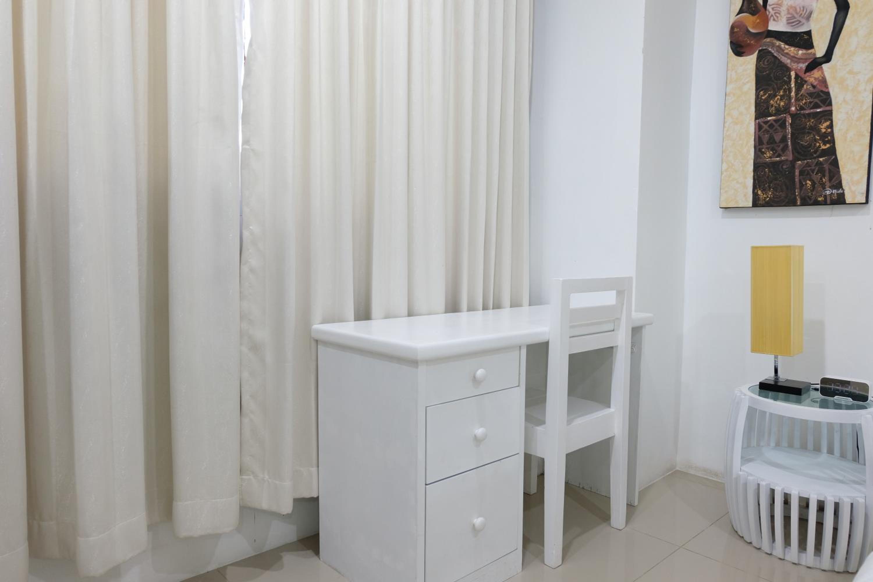 Deluxe King Room with Terrace - Photo 18