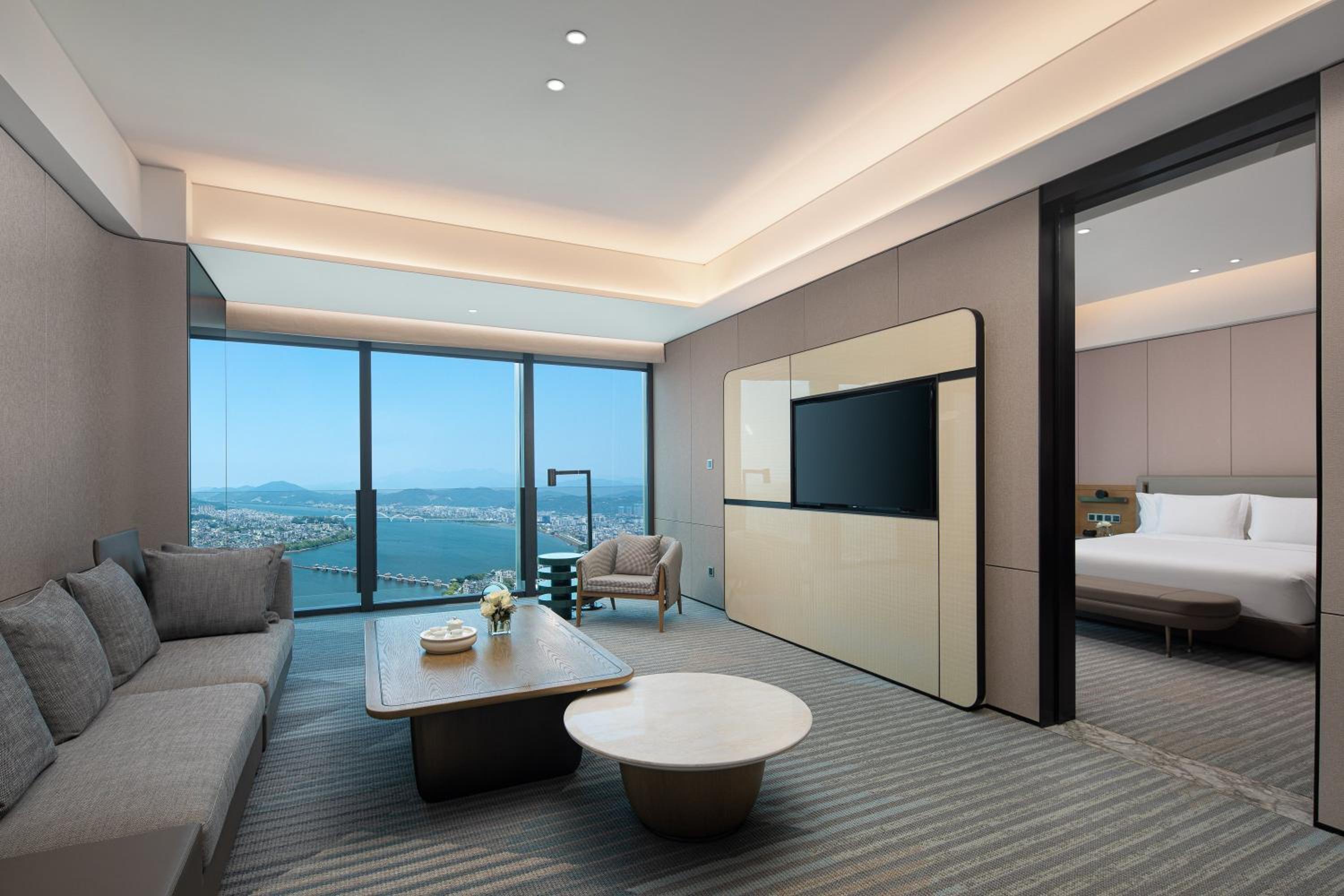 One-Bedroom King Suite with Bridge View photo 1