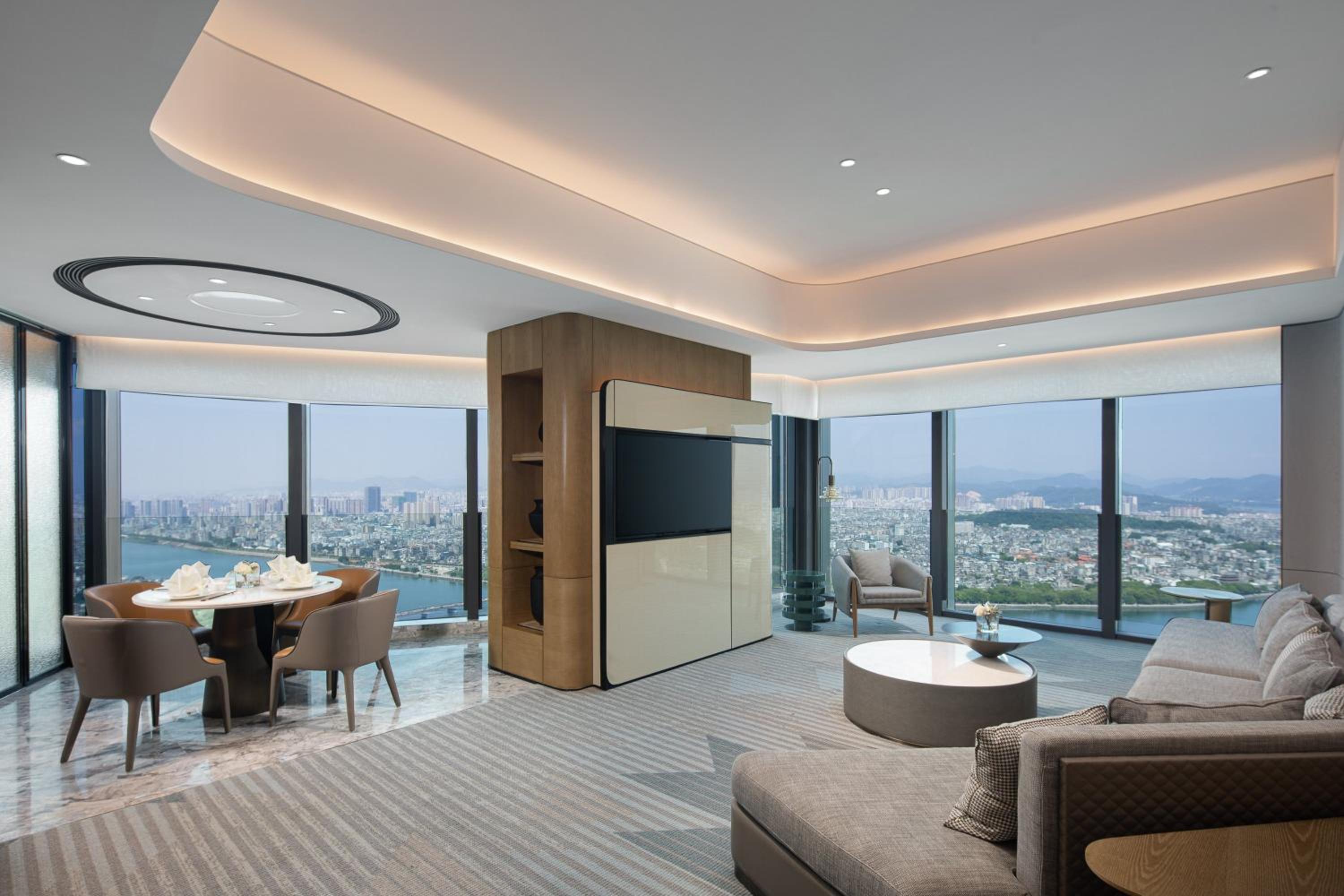 Ambassador King Suite with City View photo 1