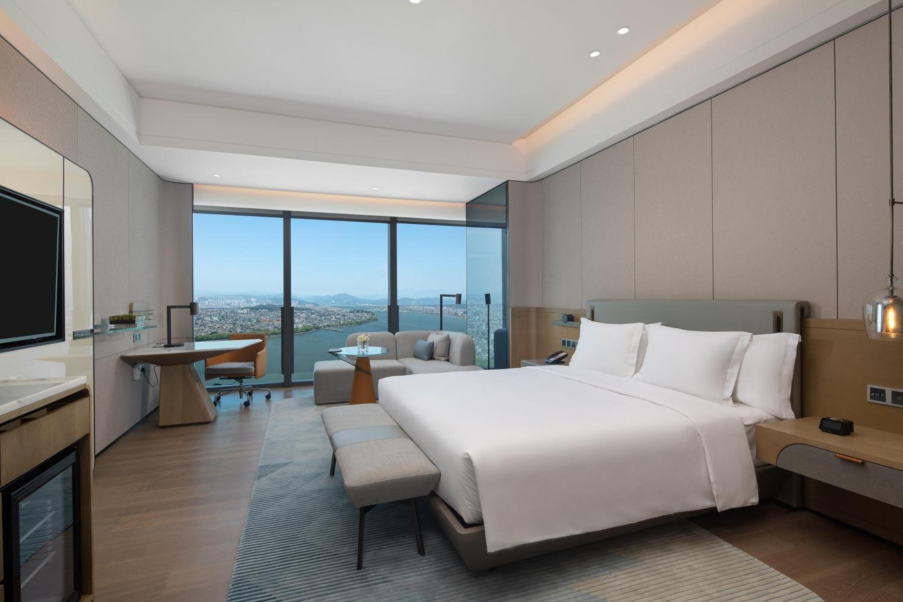 Standard King Room with Bridge View - Photo 1