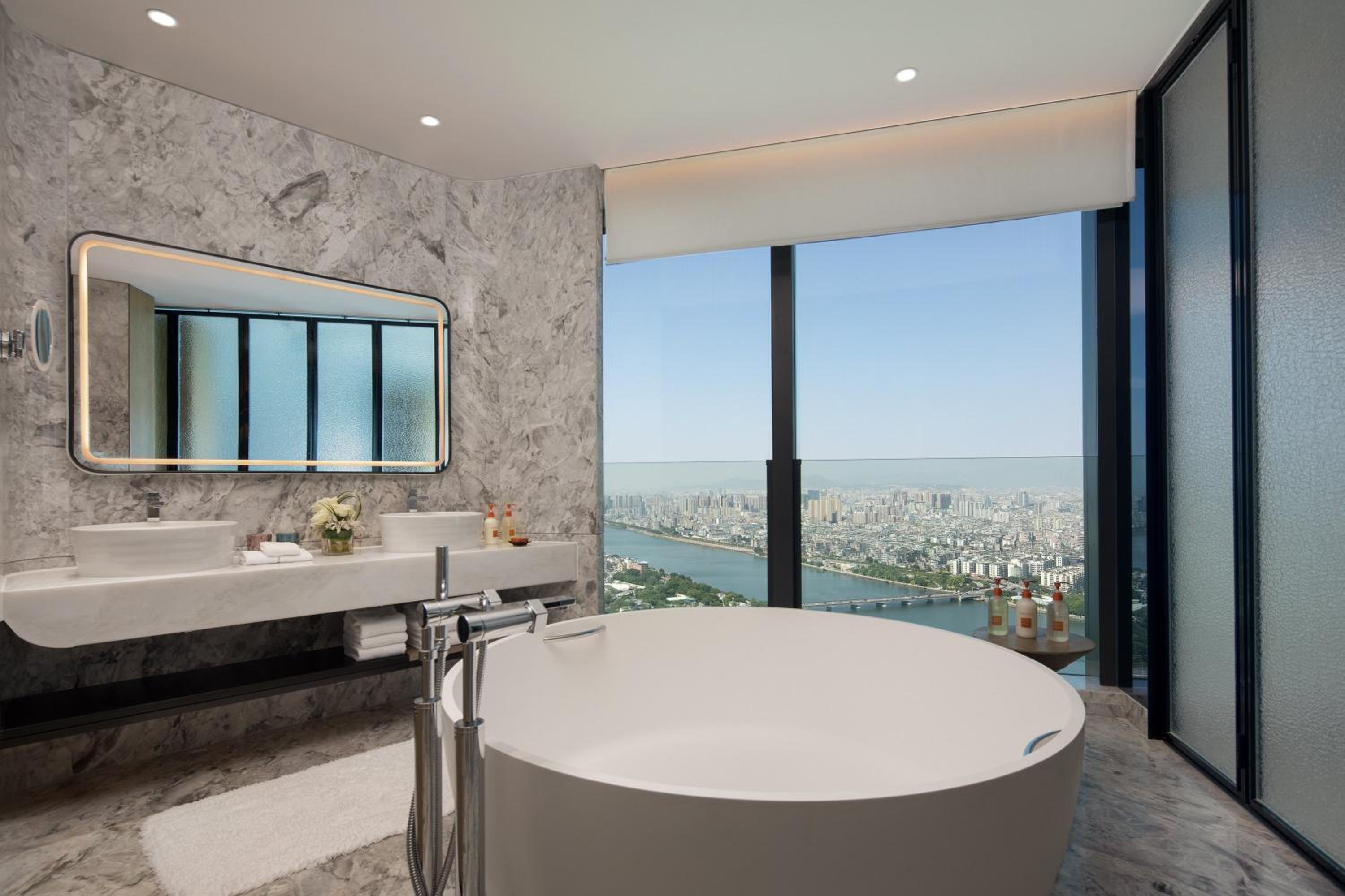 Ambassador King Suite with City View photo 2