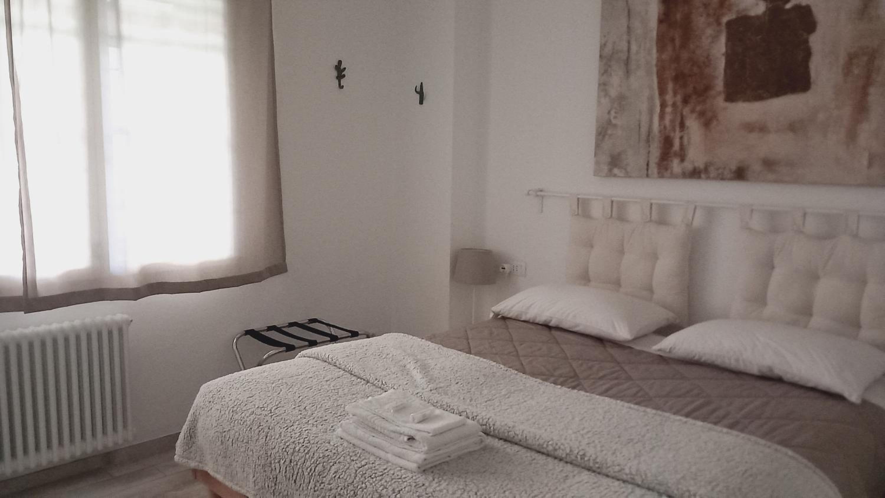 Double or Twin Room with Private Bathroom photo 3