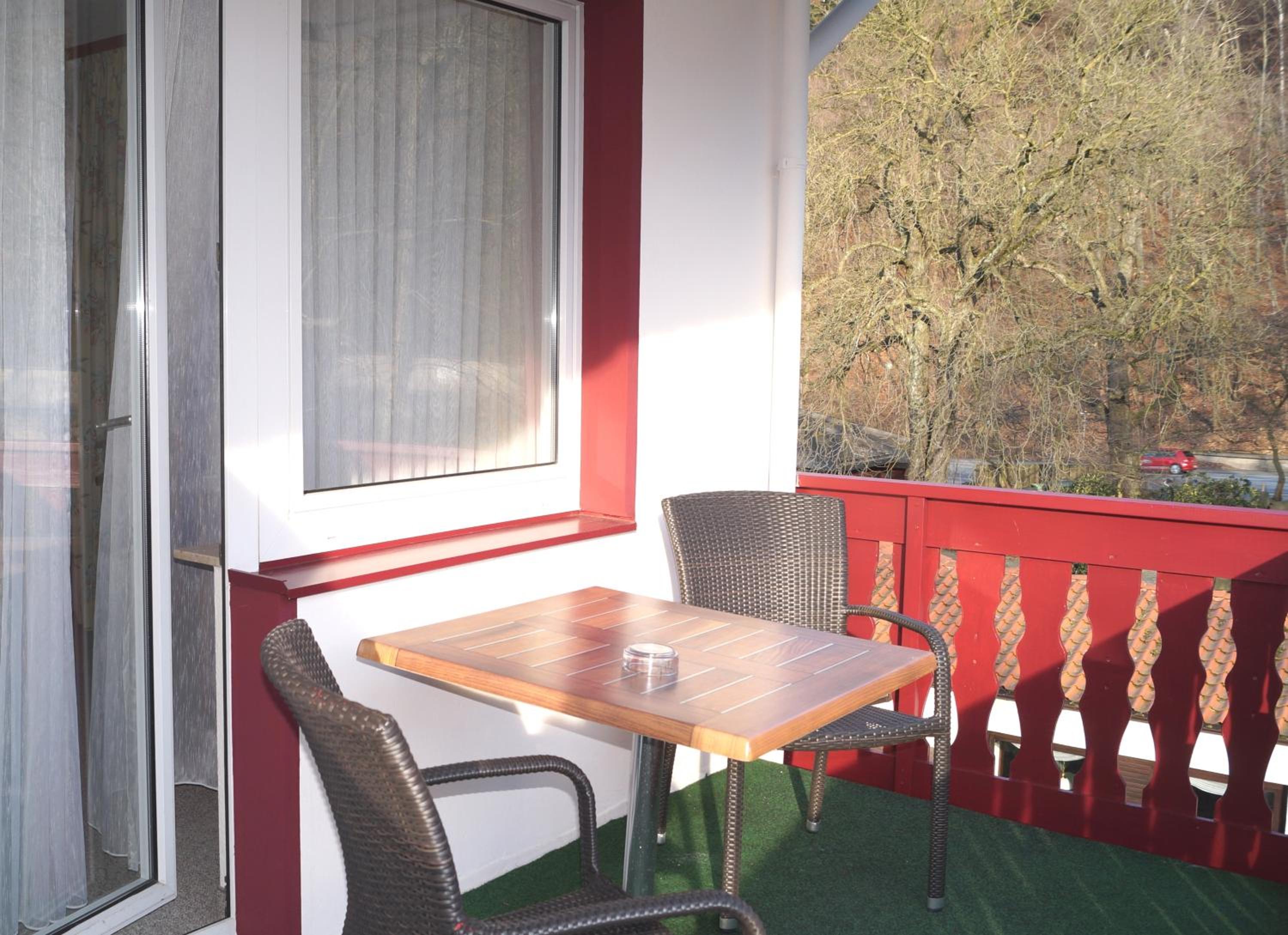 Double Room with Balcony - Photo 11