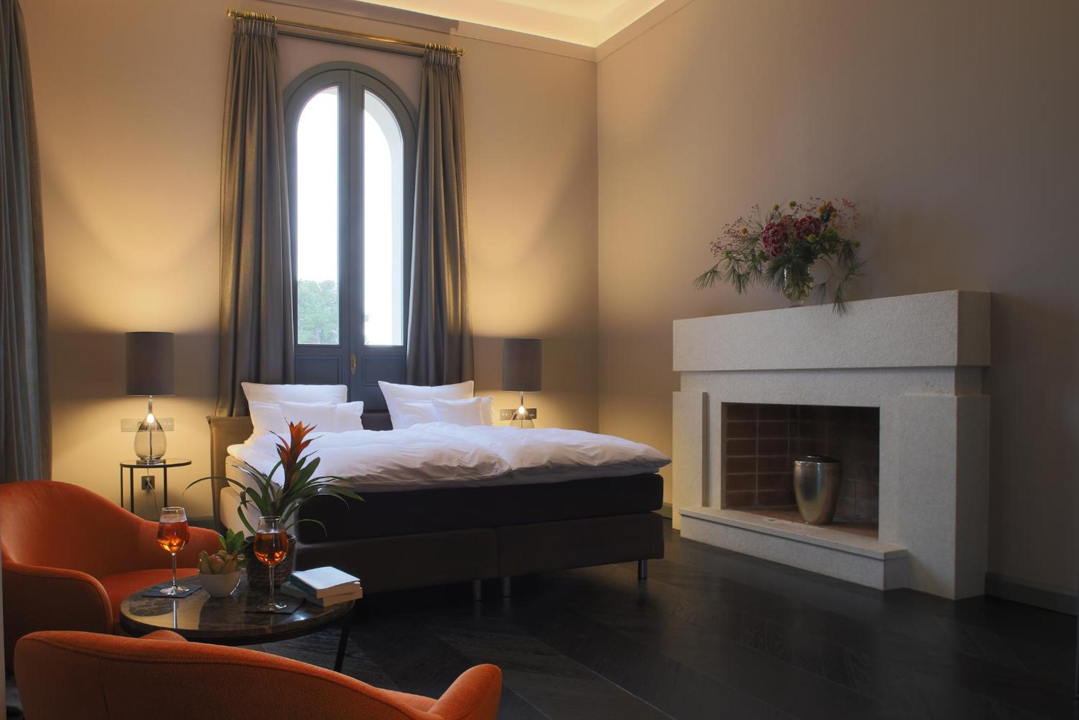 Double or Twin Room with Private Bathroom - Photo 7