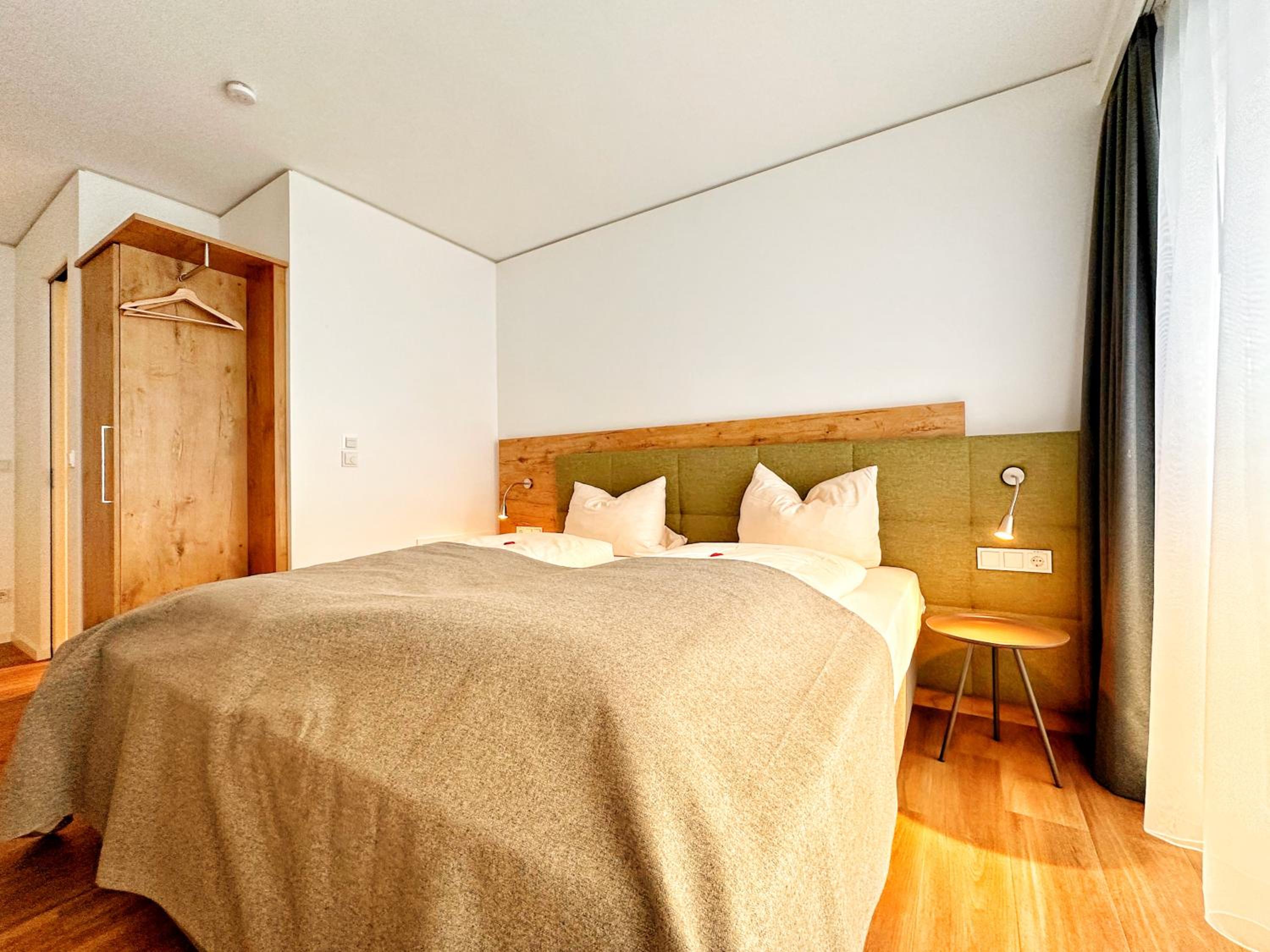 Deluxe Double Room with Balcony photo 3