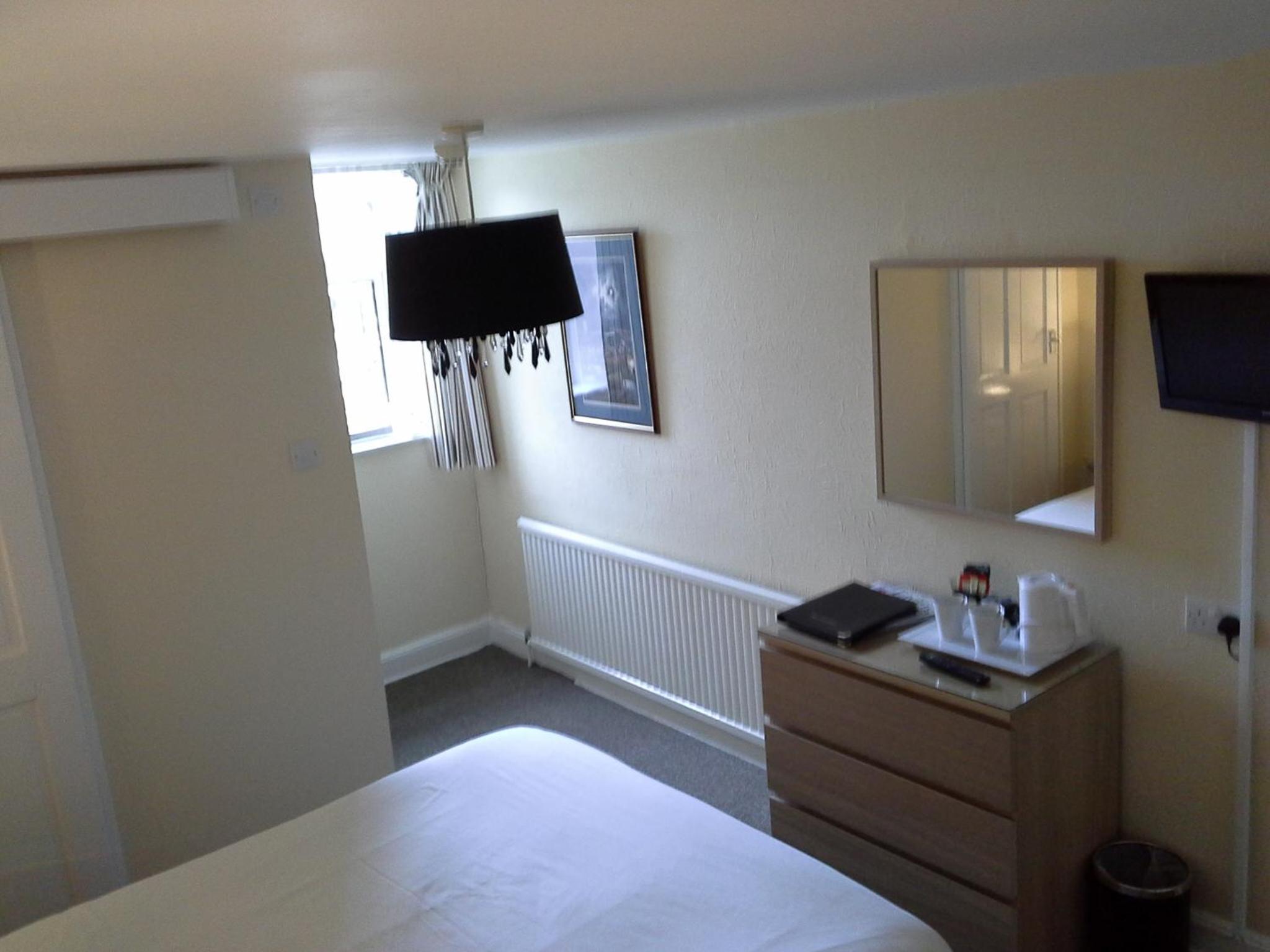 Double Room with Private Bathroom - Photo 9