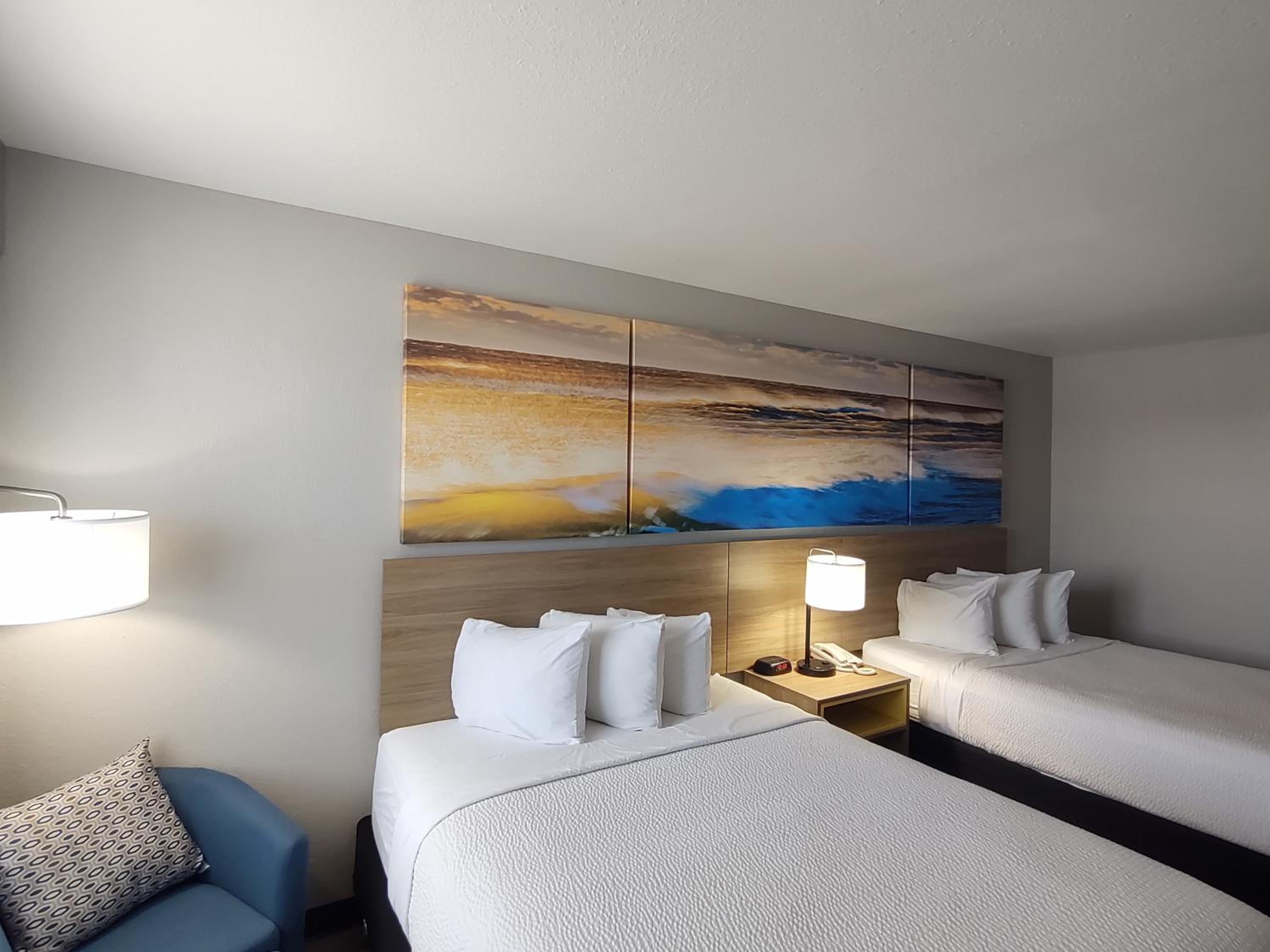Queen Room with Two Queen Beds - Disability Access/Non-Smoking - Photo 4