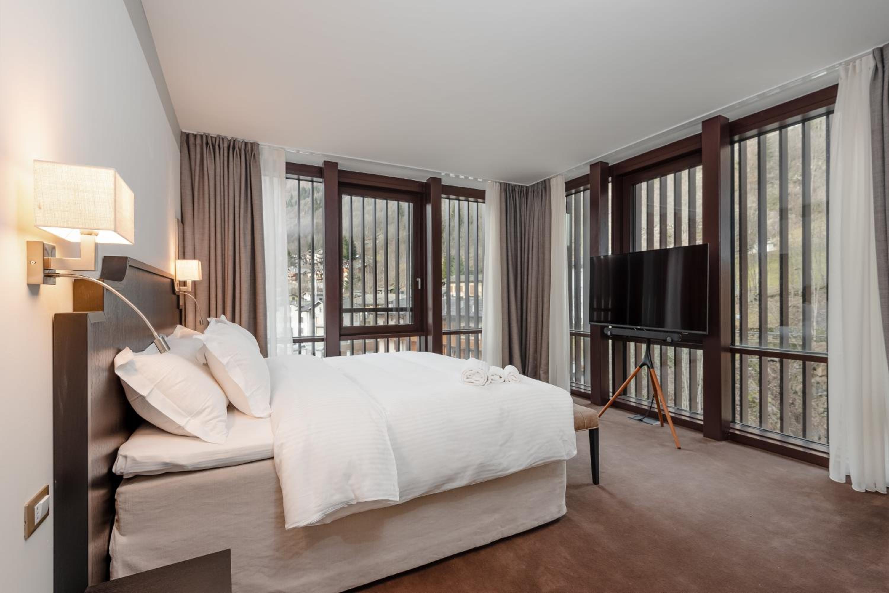 Superior Suite with Spa Access photo 3