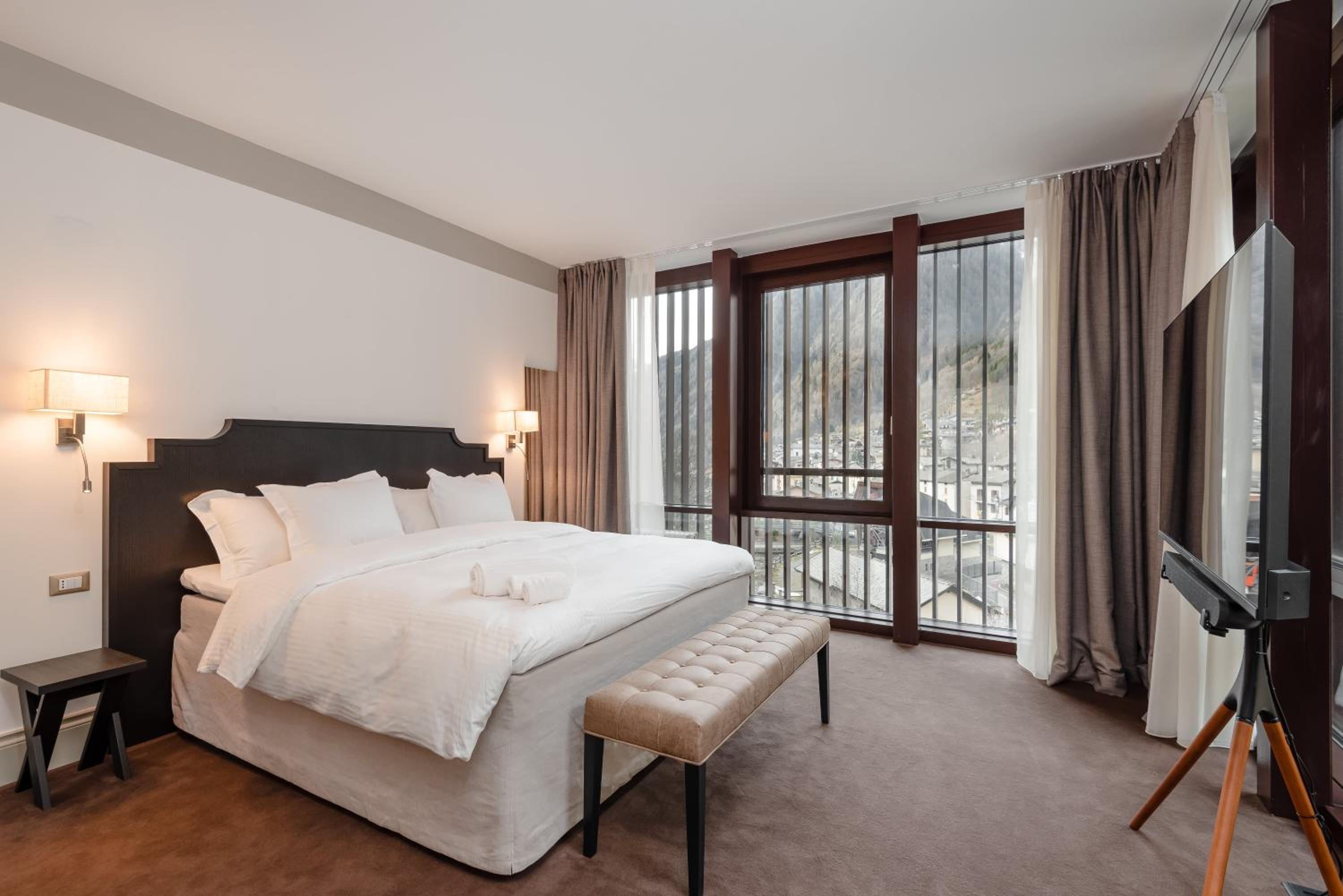Superior Suite with Spa Access photo 2