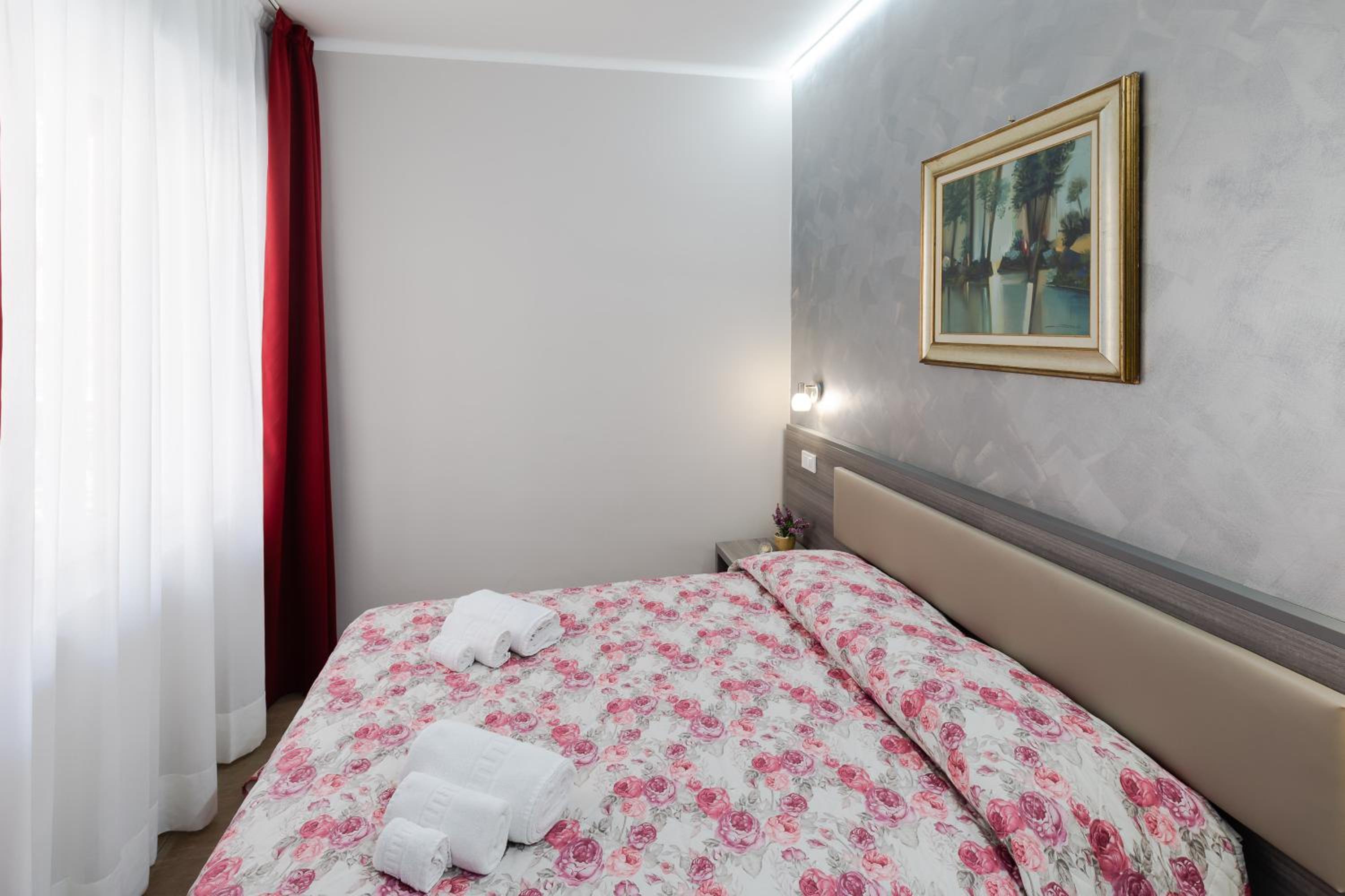 Deluxe Double Room - Photo 10