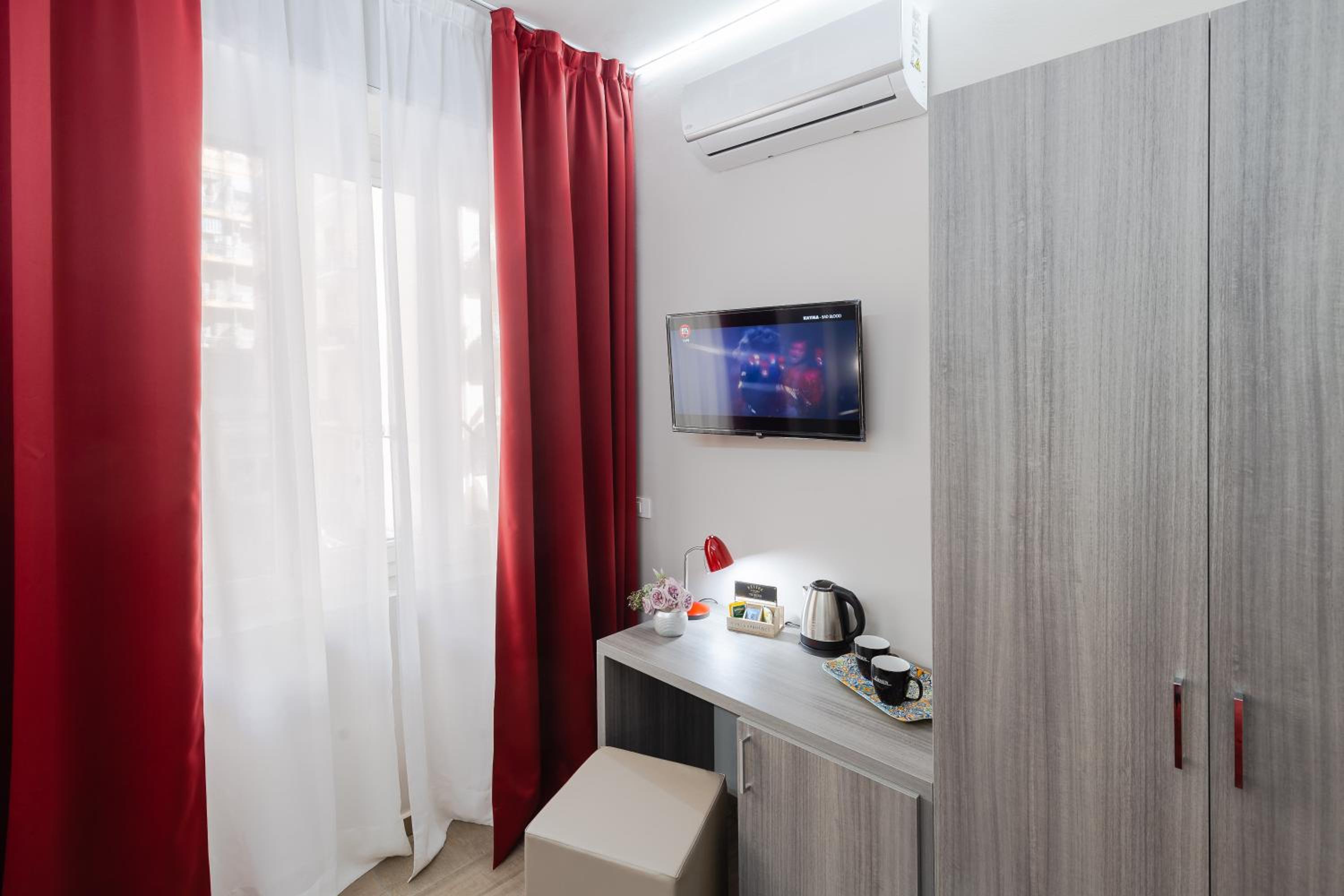 Deluxe Double Room - Photo 9