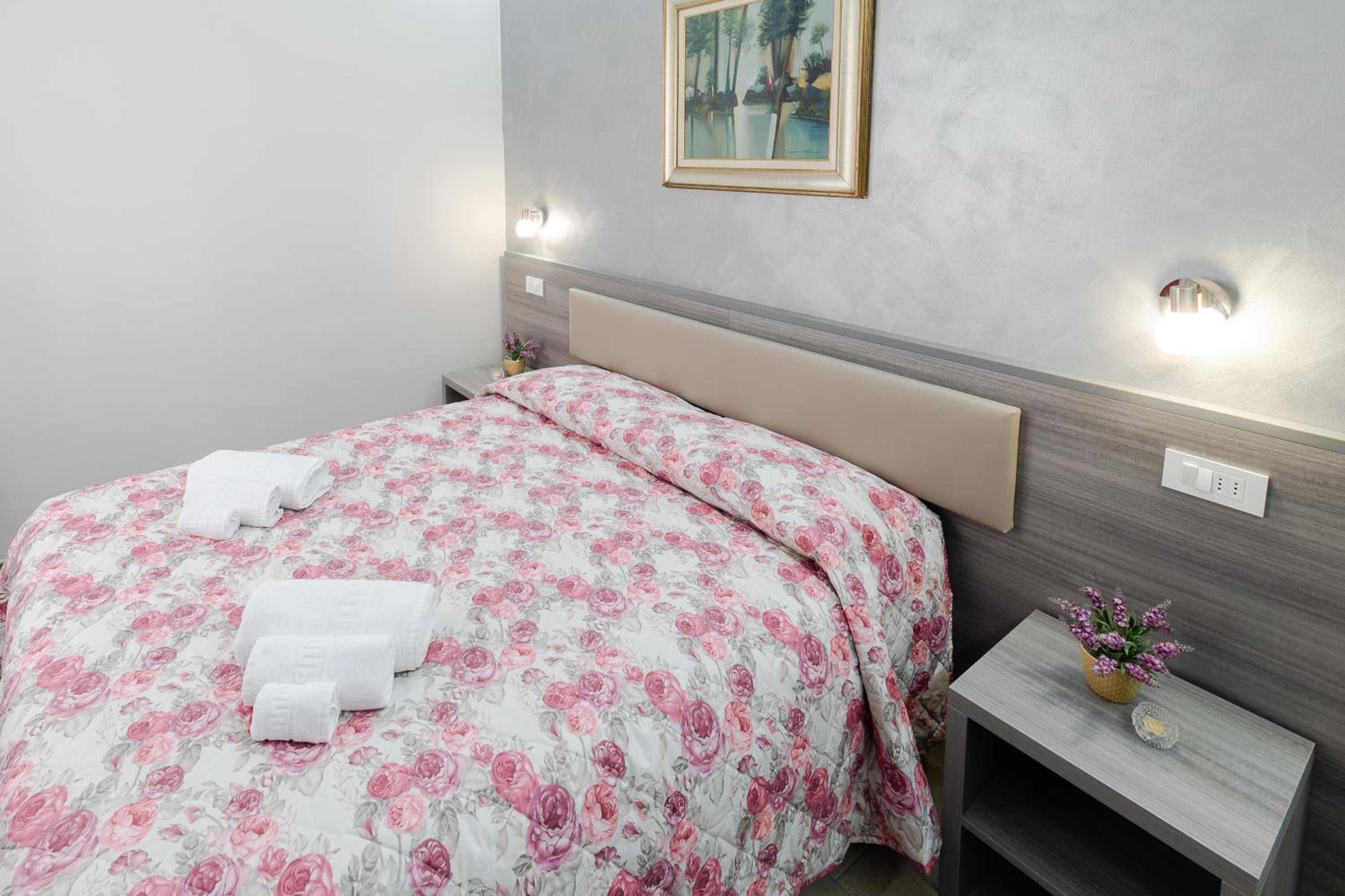 Deluxe Double Room - Photo 8