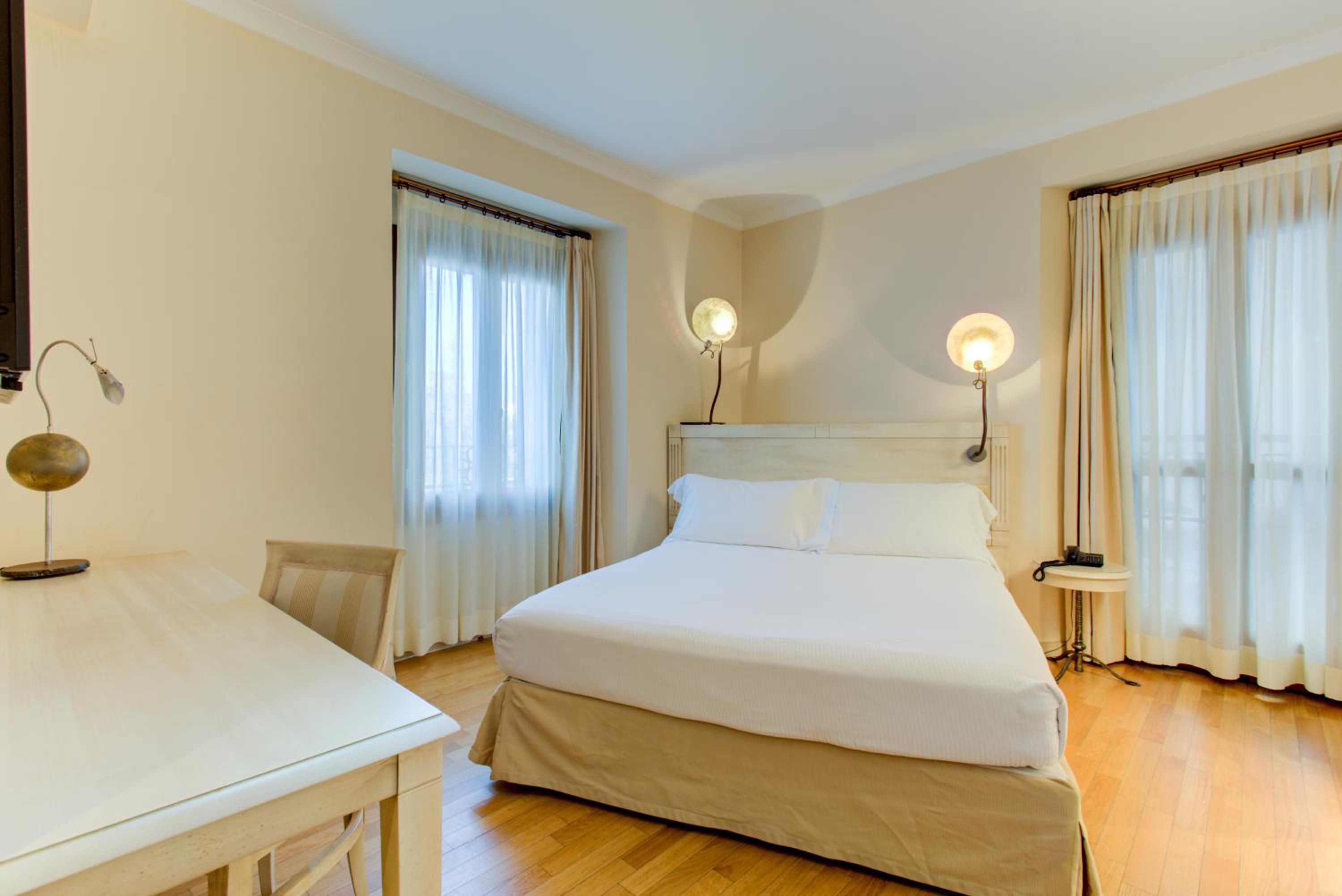 Deluxe Double Room with Spa Access - Photo 6