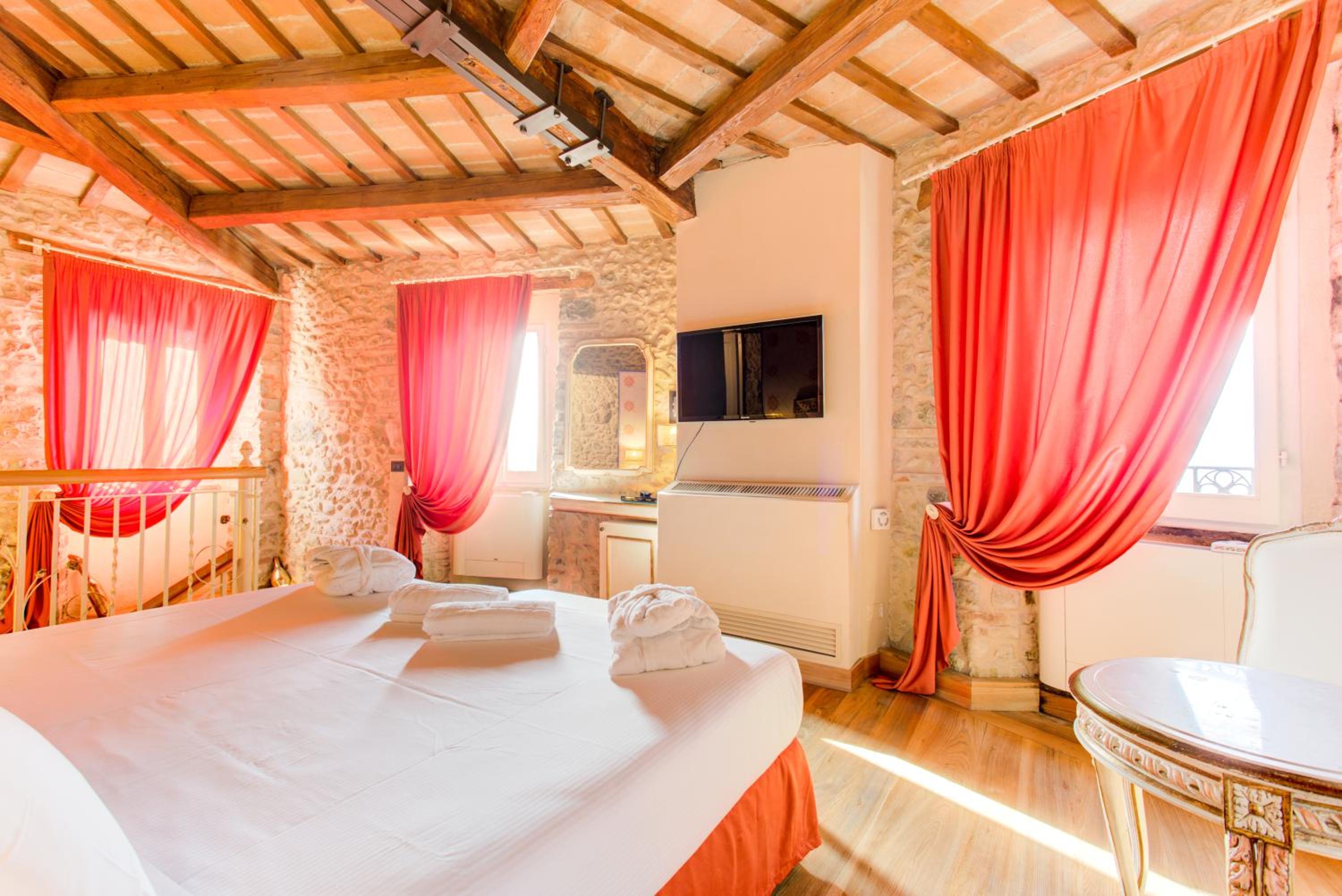 Imperial Suite with Private Pool - Photo 10