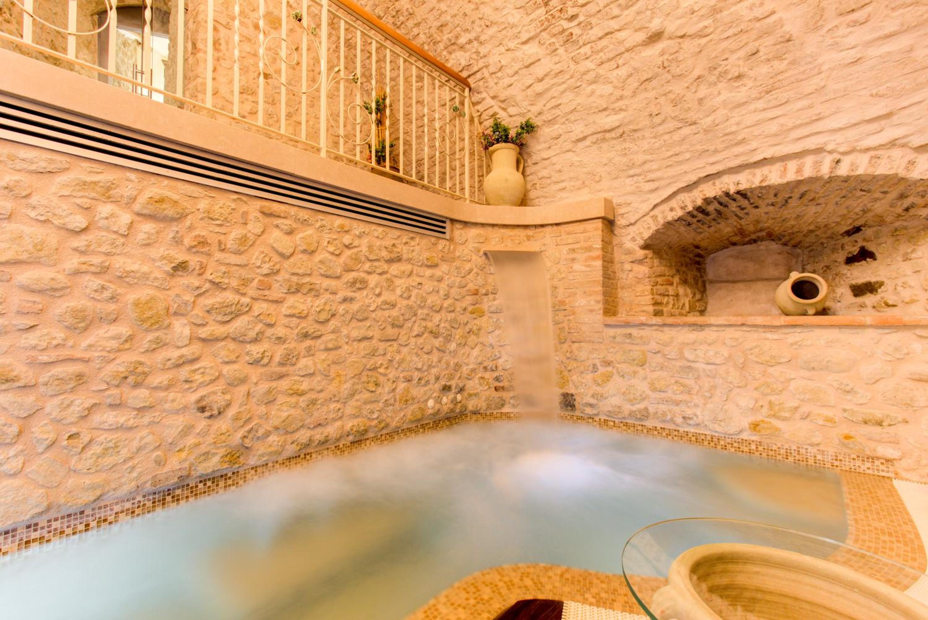 Imperial Suite with Private Pool - Photo 21