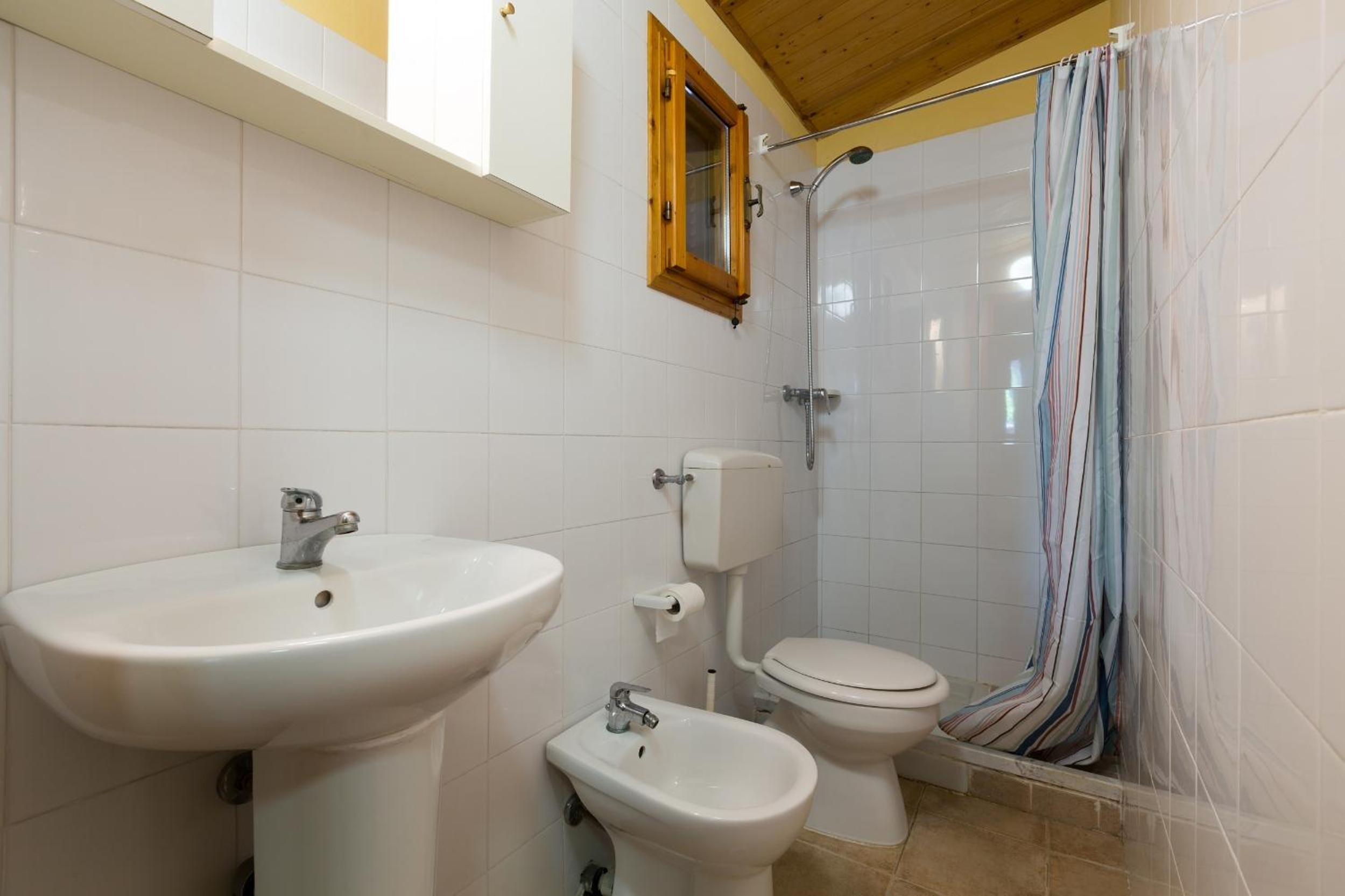 Chalet (4 Adults) - Photo 7