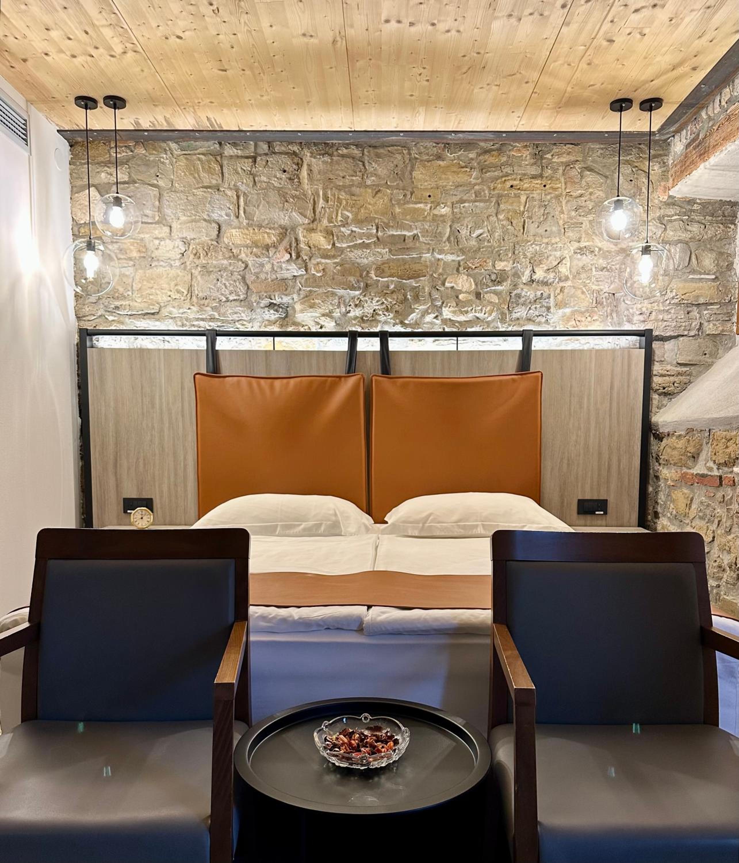 Superior King Room - Photo 3